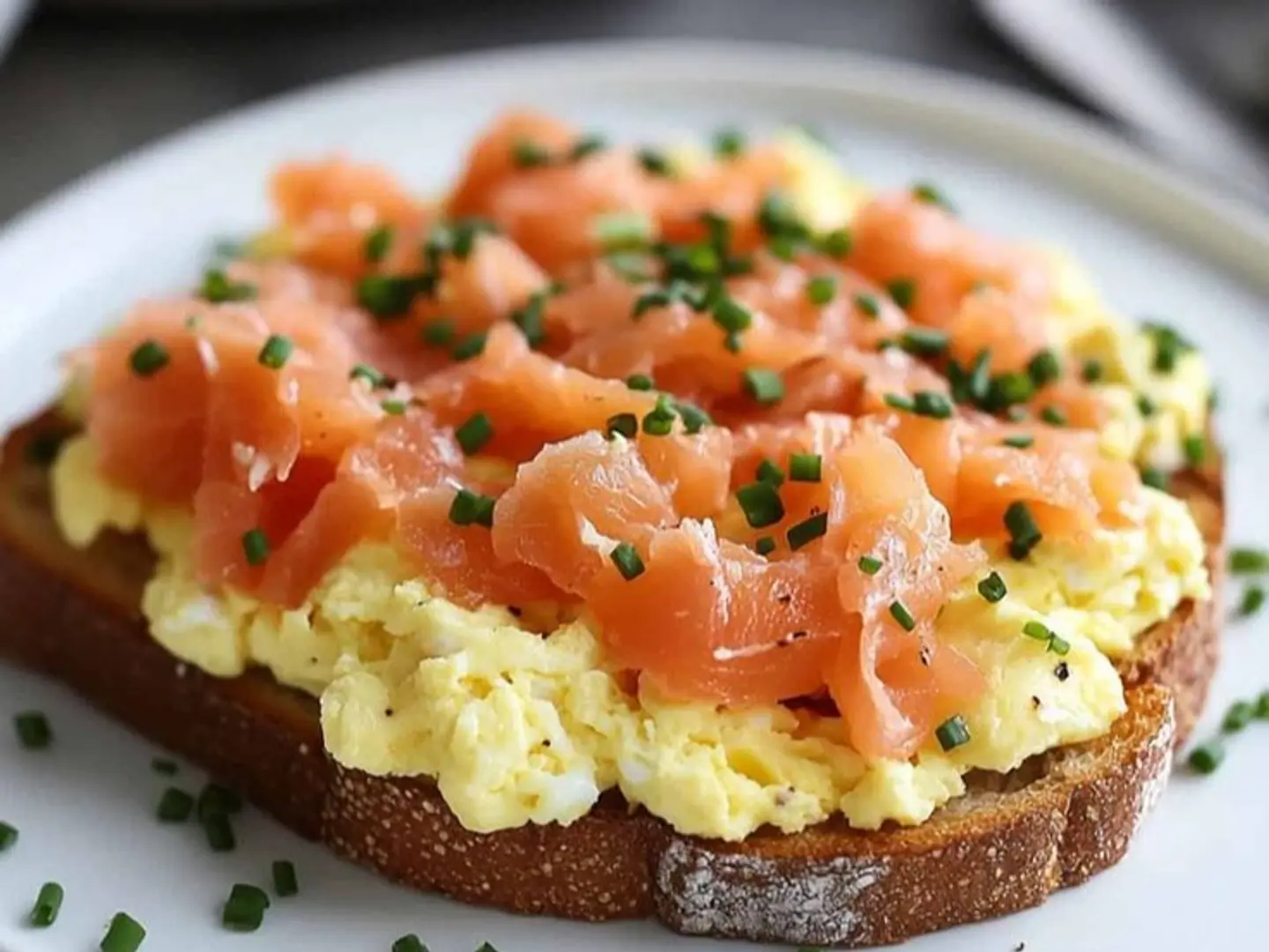 تارتين البيض المخفوق و السالمون المدخن