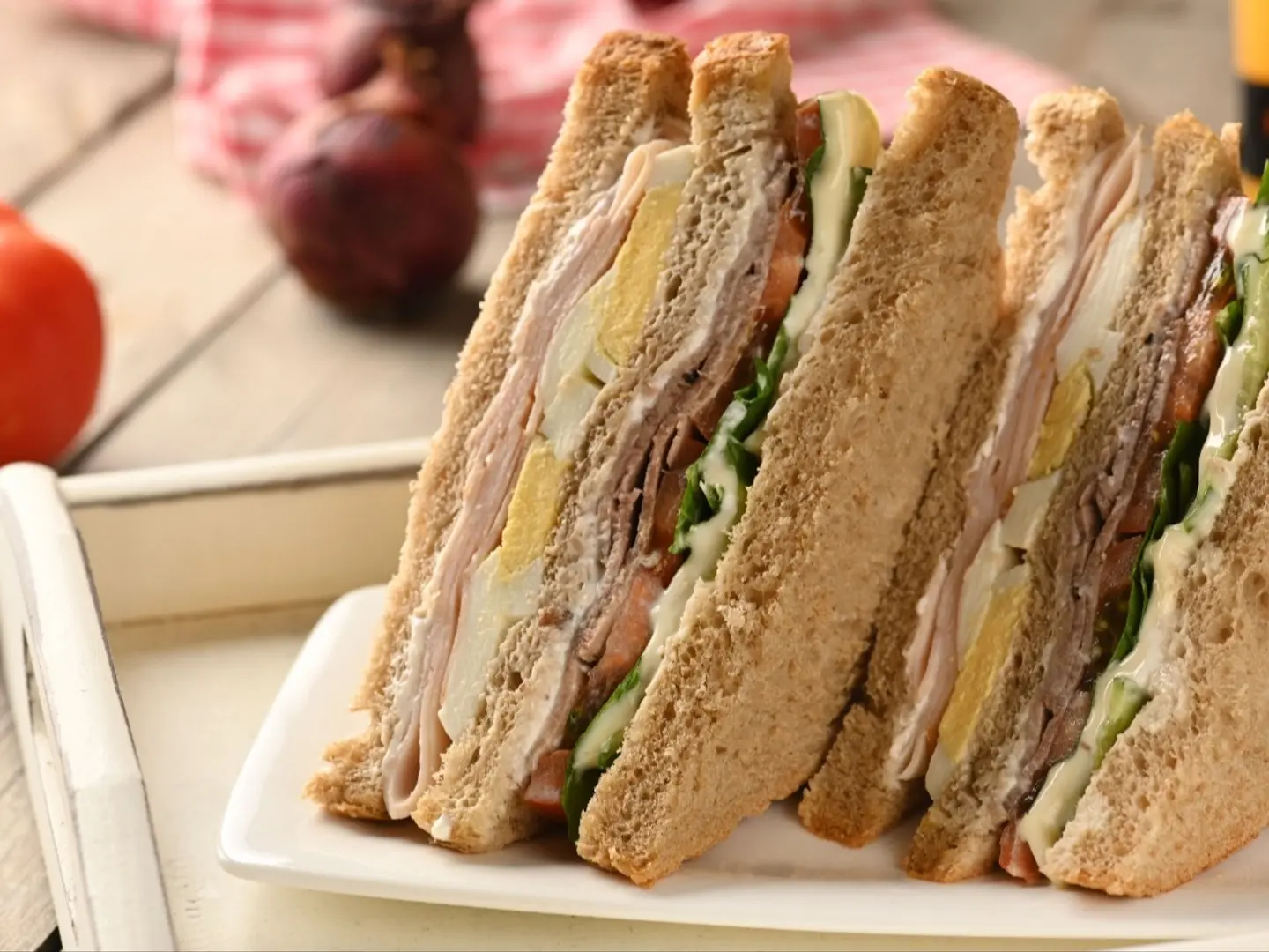 كلوب ساندويتش - نصف طلب