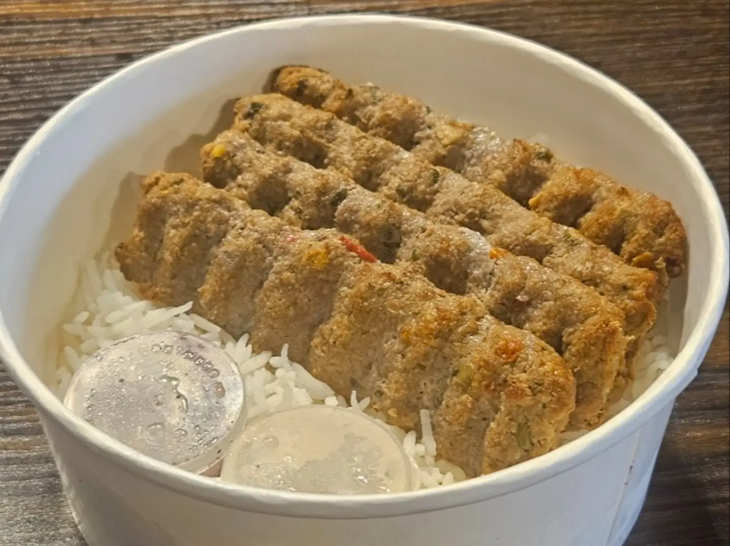 كباب لحم مع الارز - وجبة جاهزة مبردة