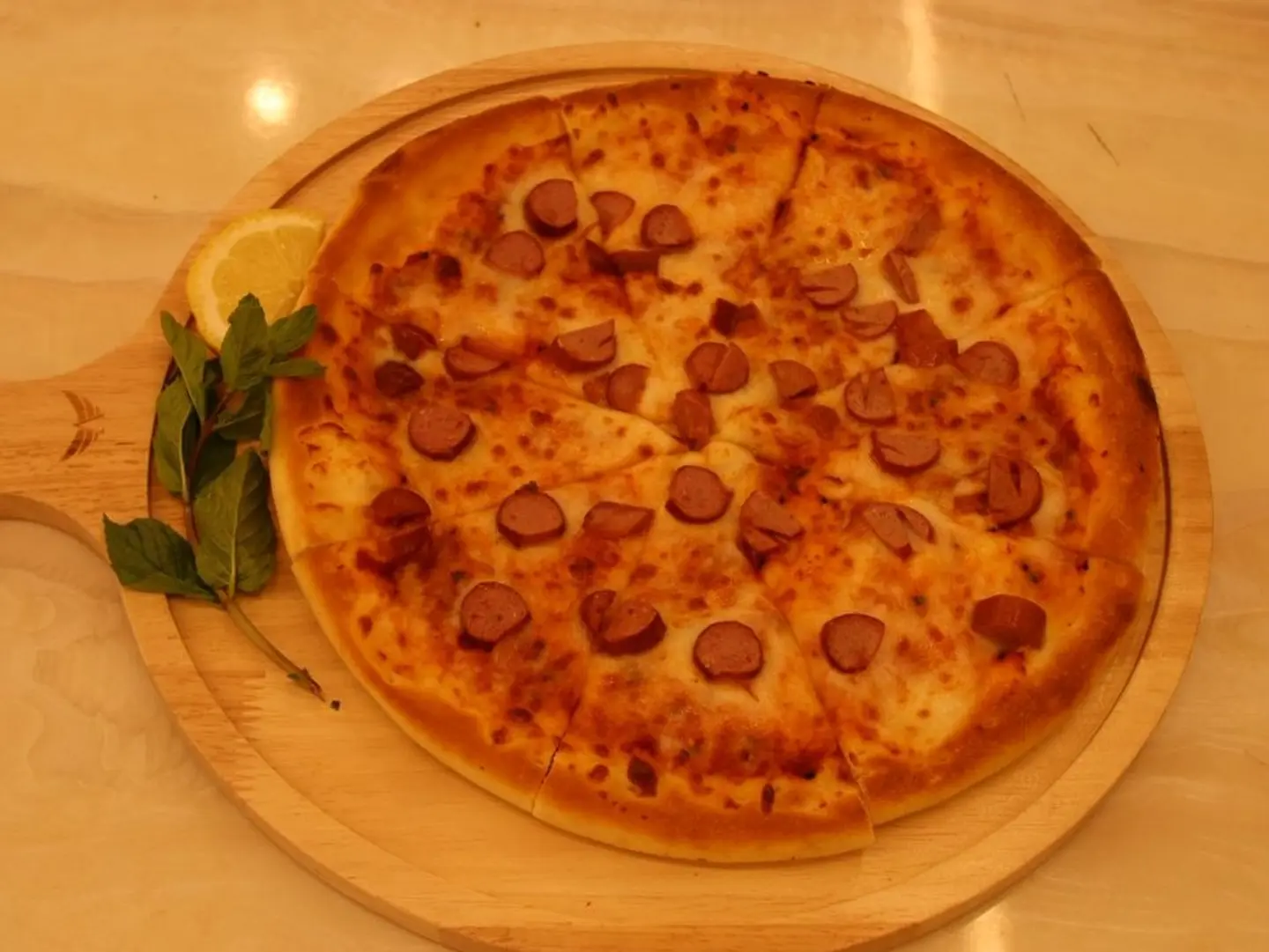 بيتزا النقانق