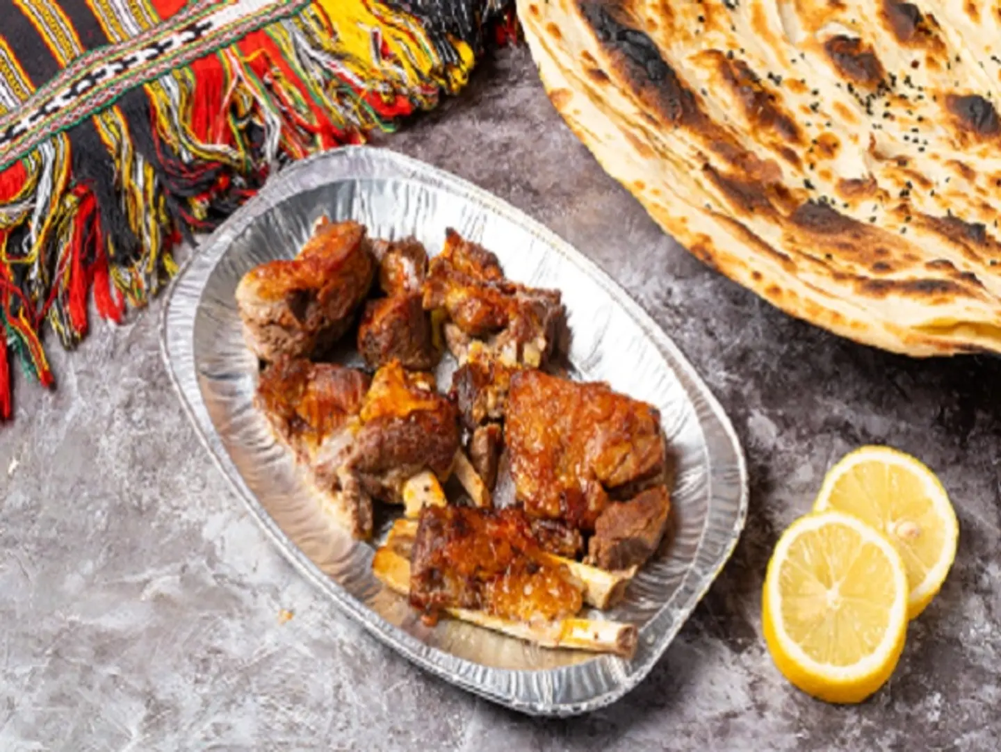 لحم محمر مع خبز التنور