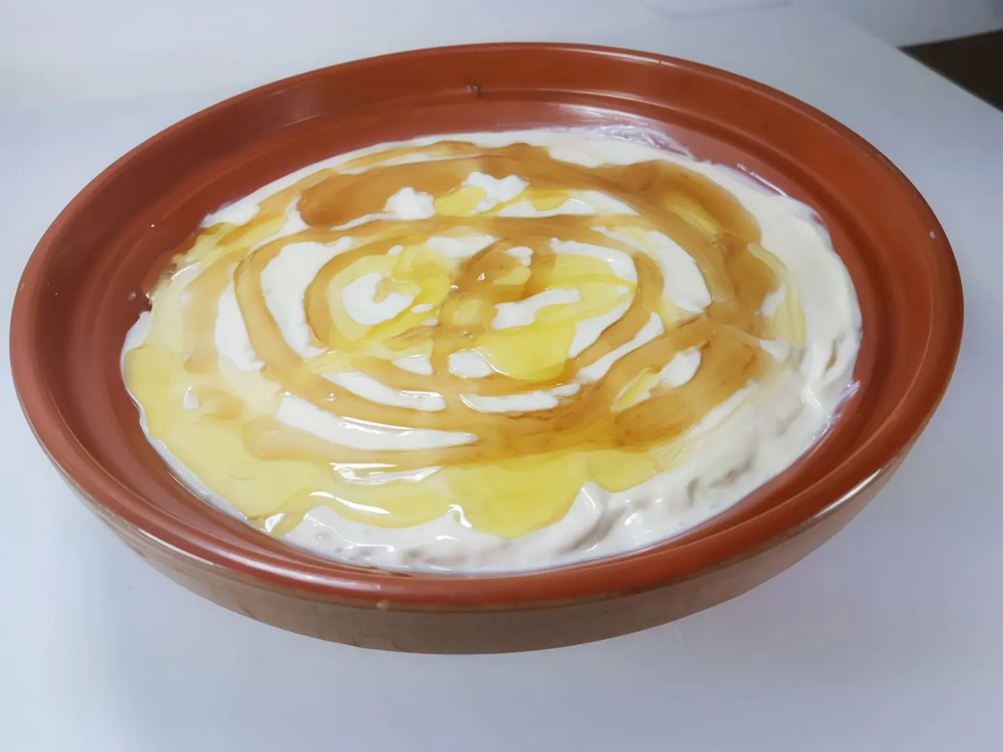 معصوب بالقشطة و السمن و العسل