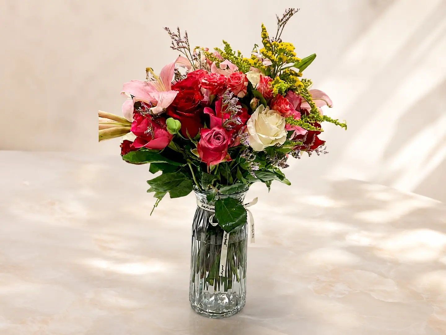 A Transparent Vase That Exudes Natural Beauty