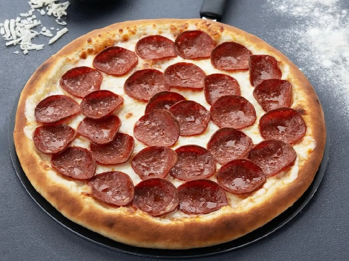 بيتزا بيبروني