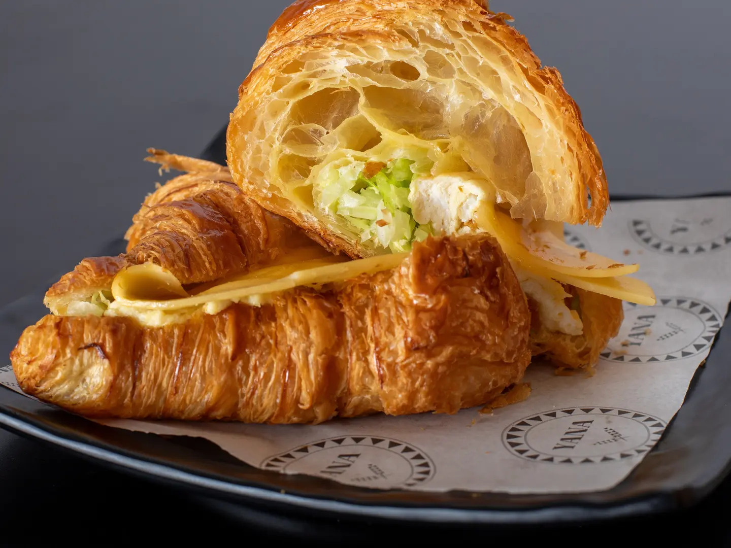 كرواسان بيض بألجبن