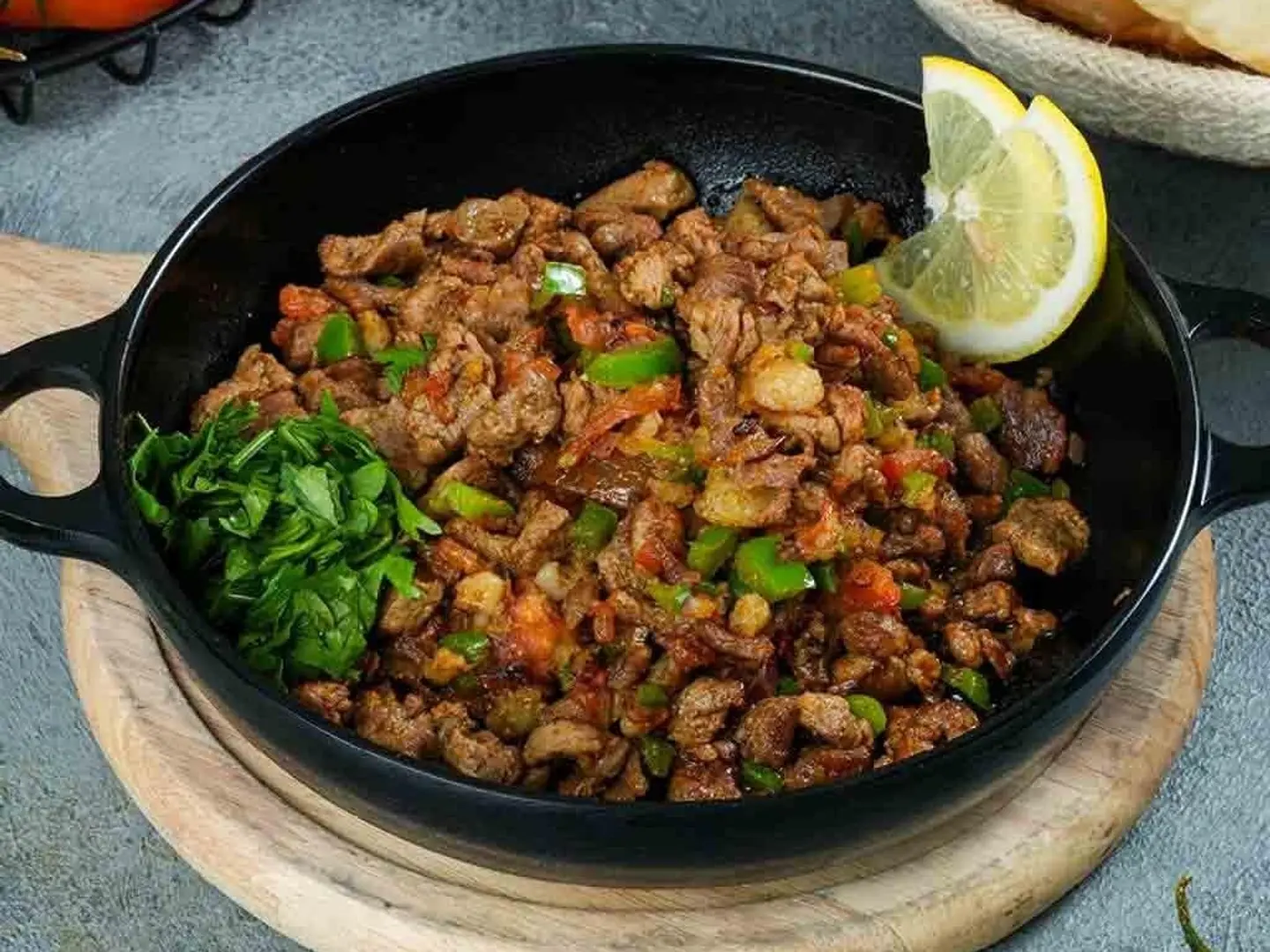 مقلقل لحم بالجبن