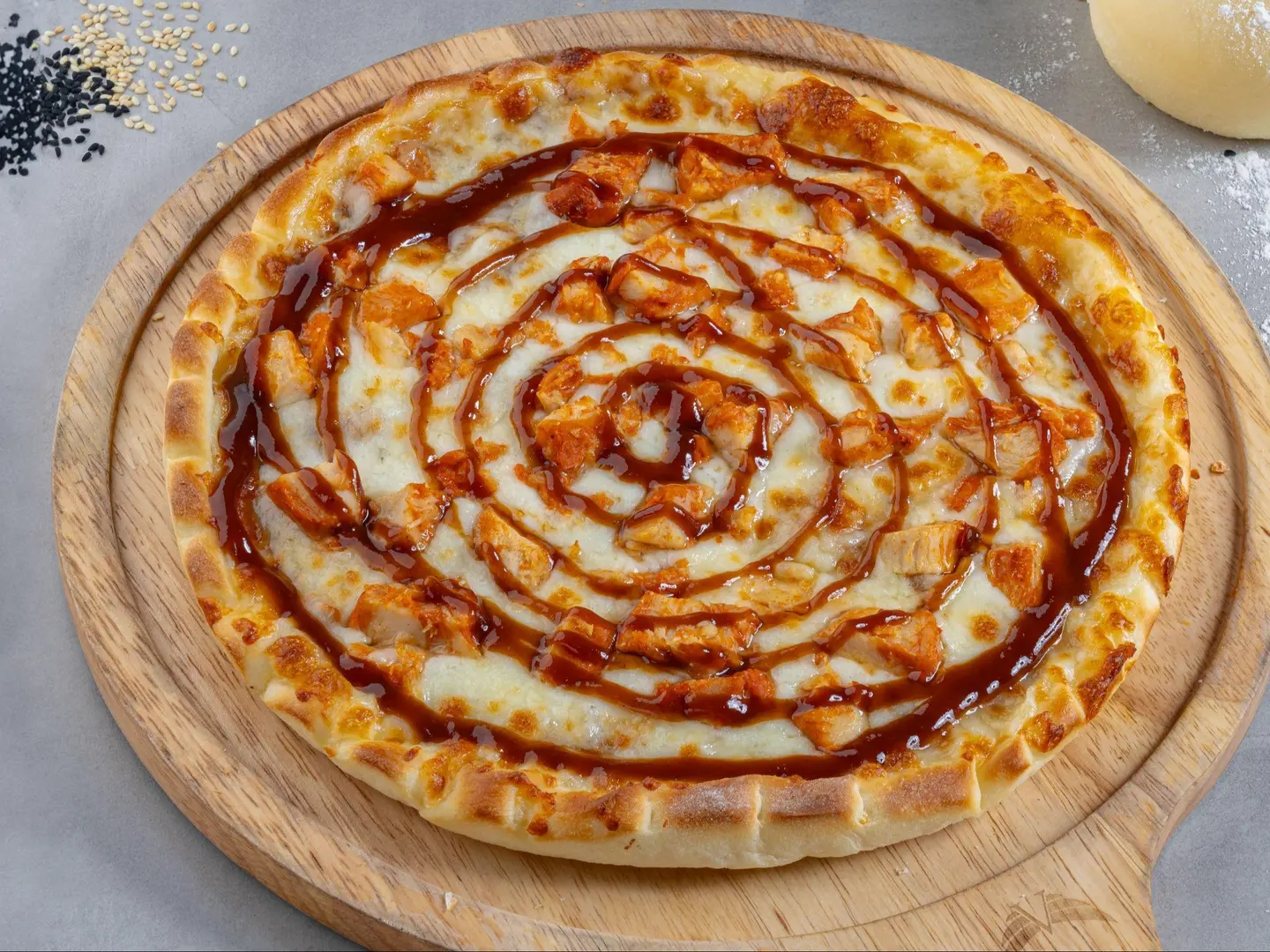 بيتزا باربيكيو دجاج وسط