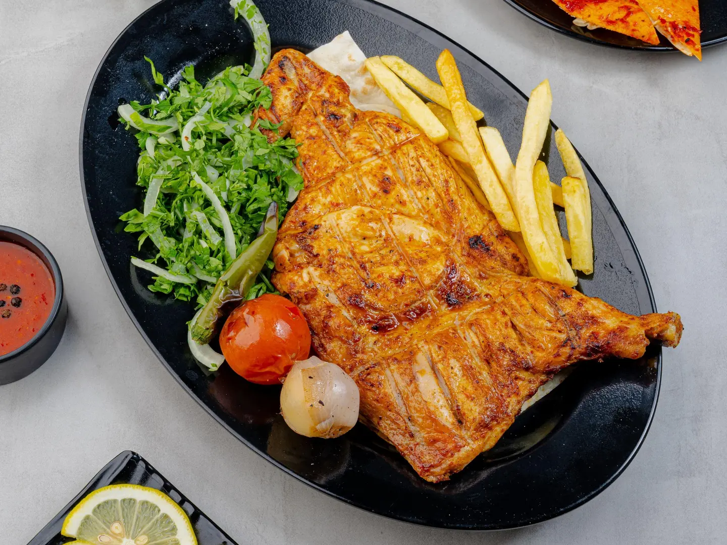 نصف دجاج فحم سادة