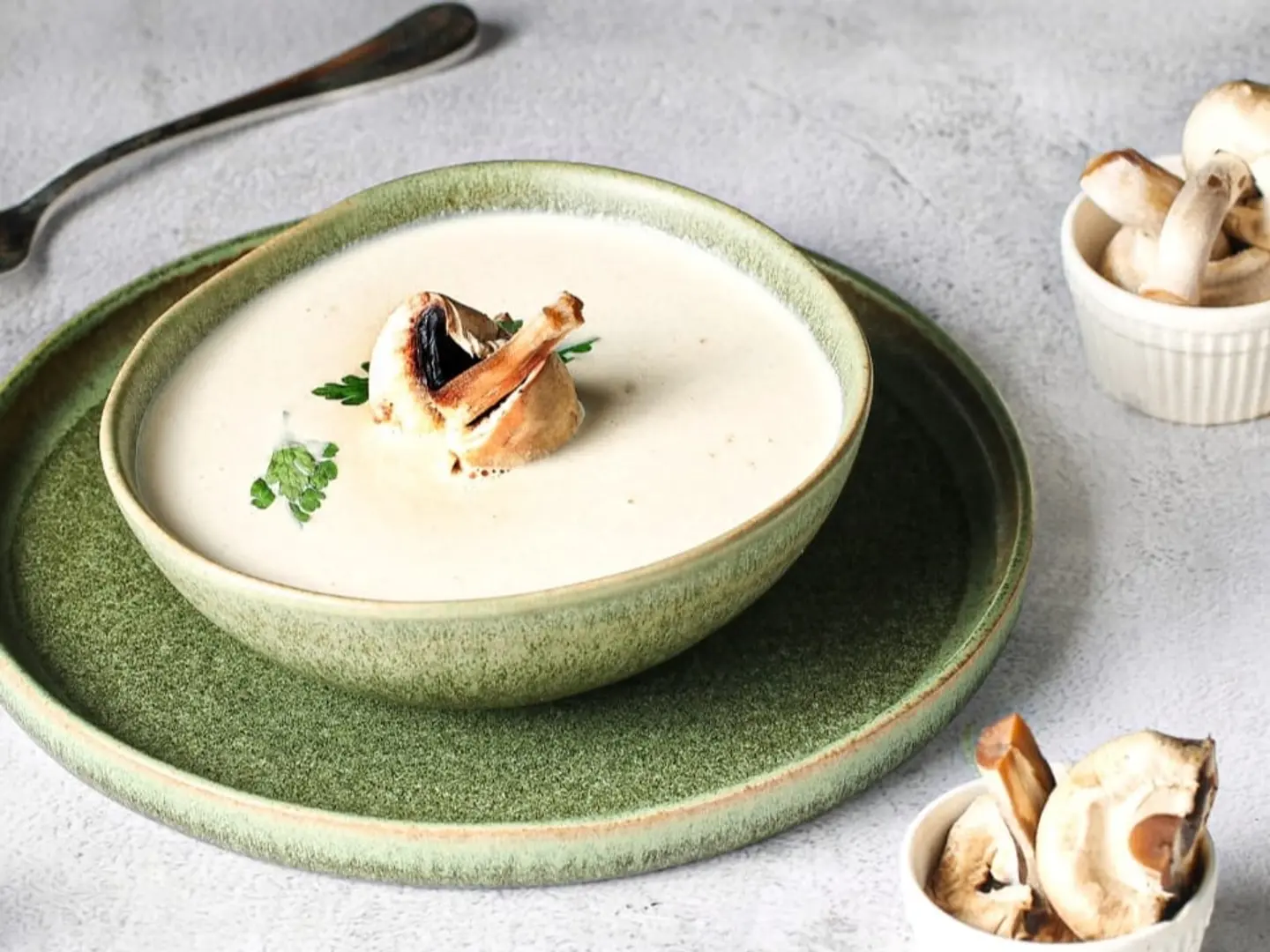 شوربة الدجاج بالفطر