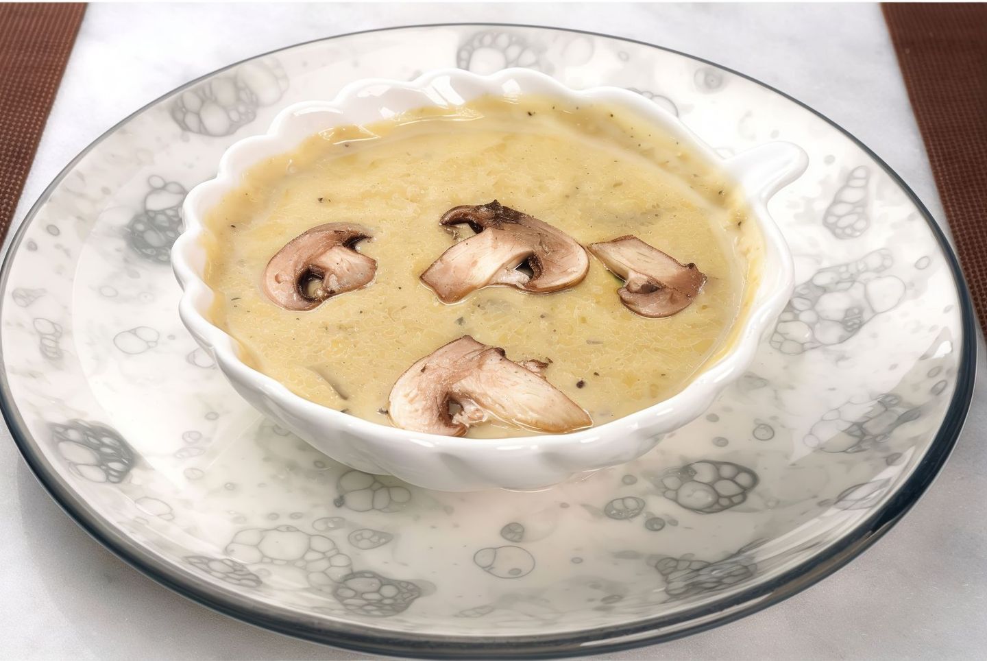 شوربة كريمة دجاج بالفطر