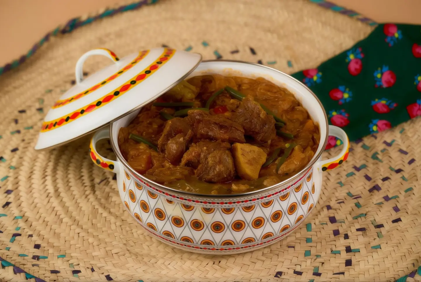 حاشي مكموت مع مرقوق