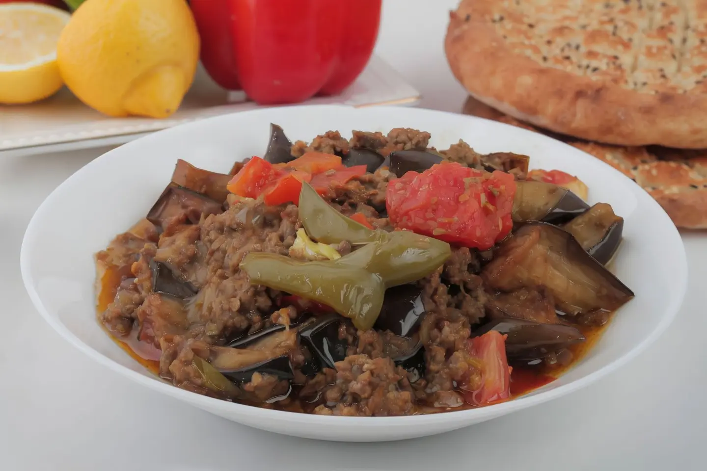 مسقعة باذنجان مع اللحم المفروم