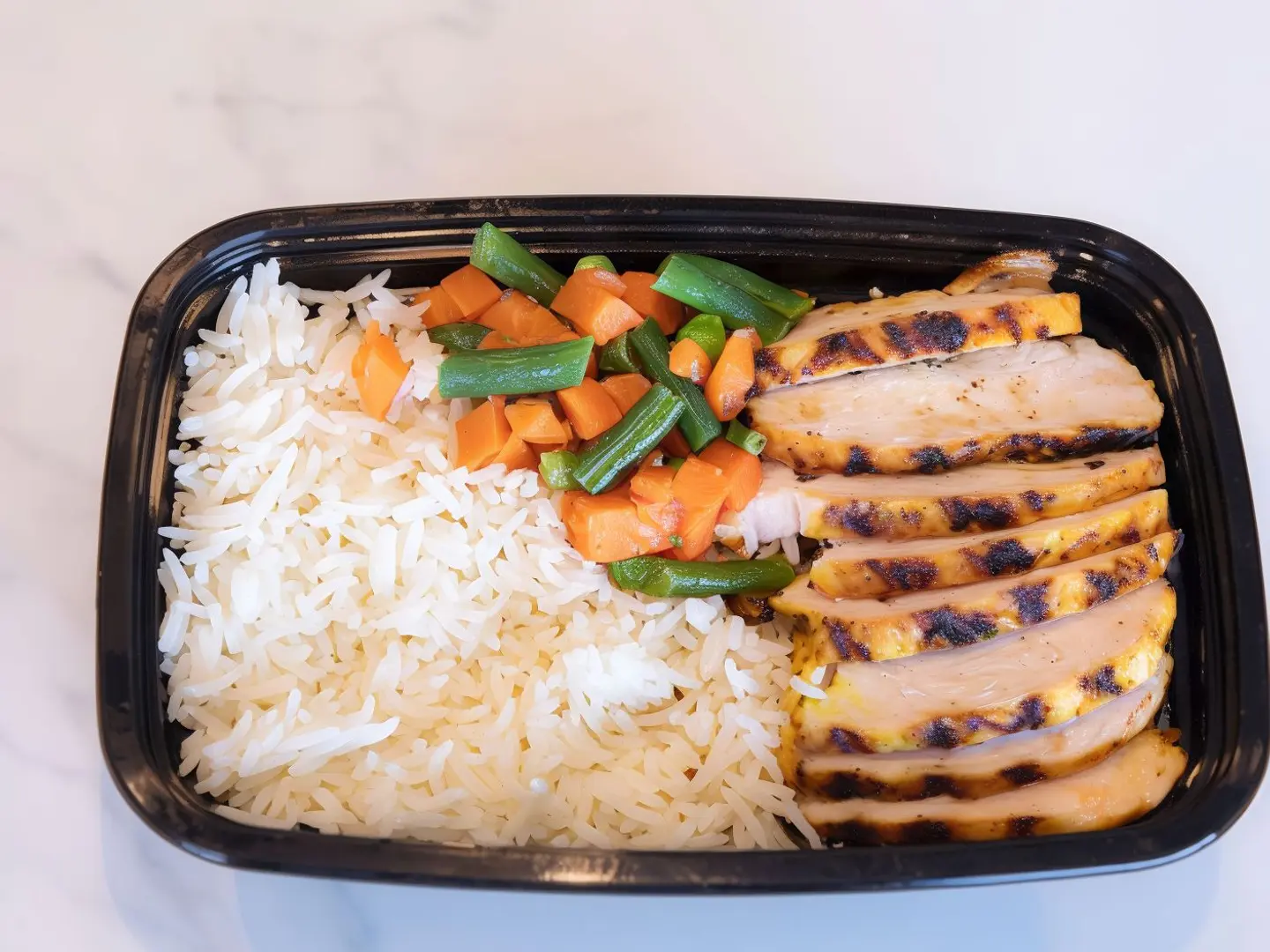 أرز مع دجاج مشوي ليمون