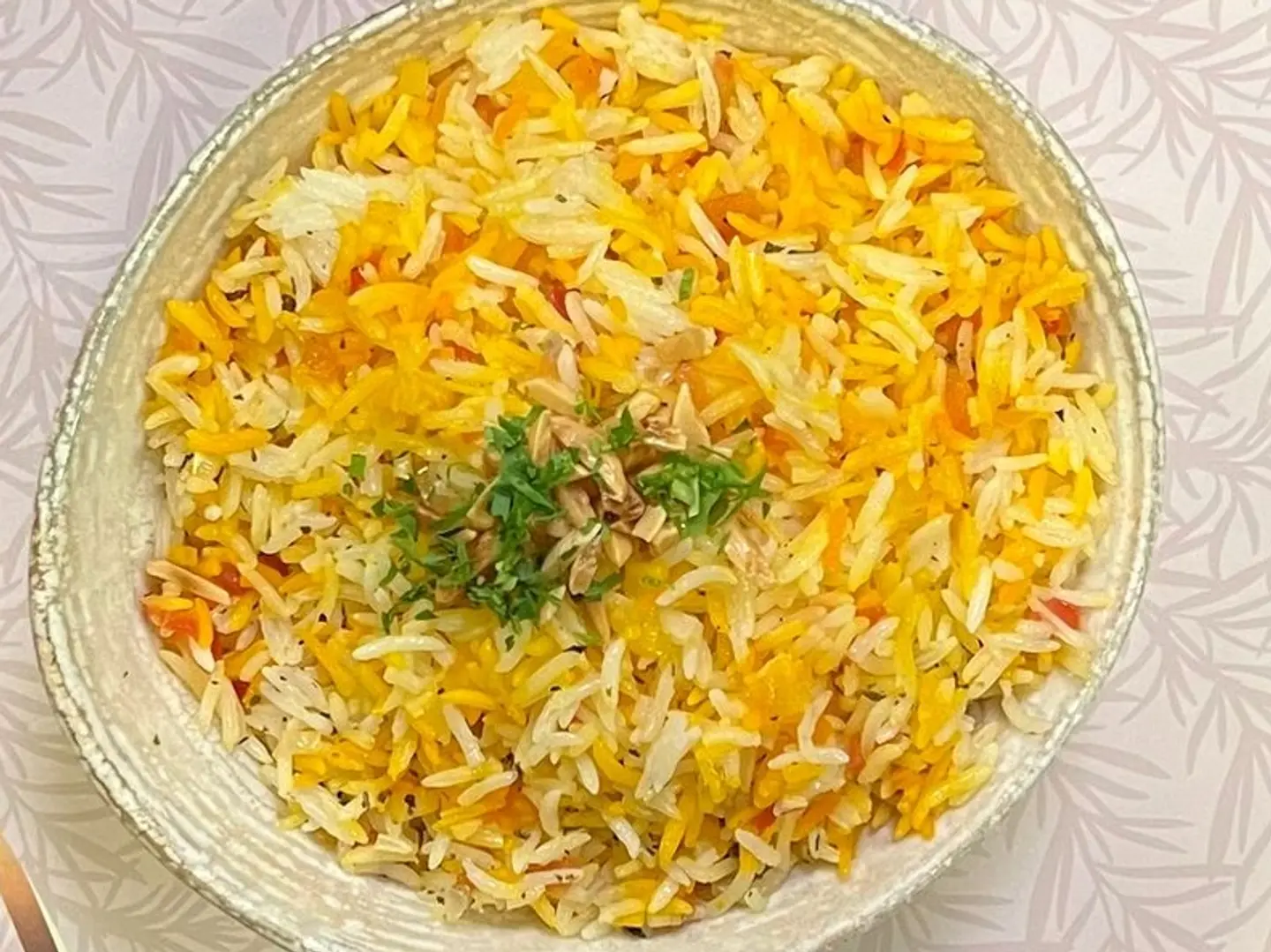 رز إكليل بالزعفران