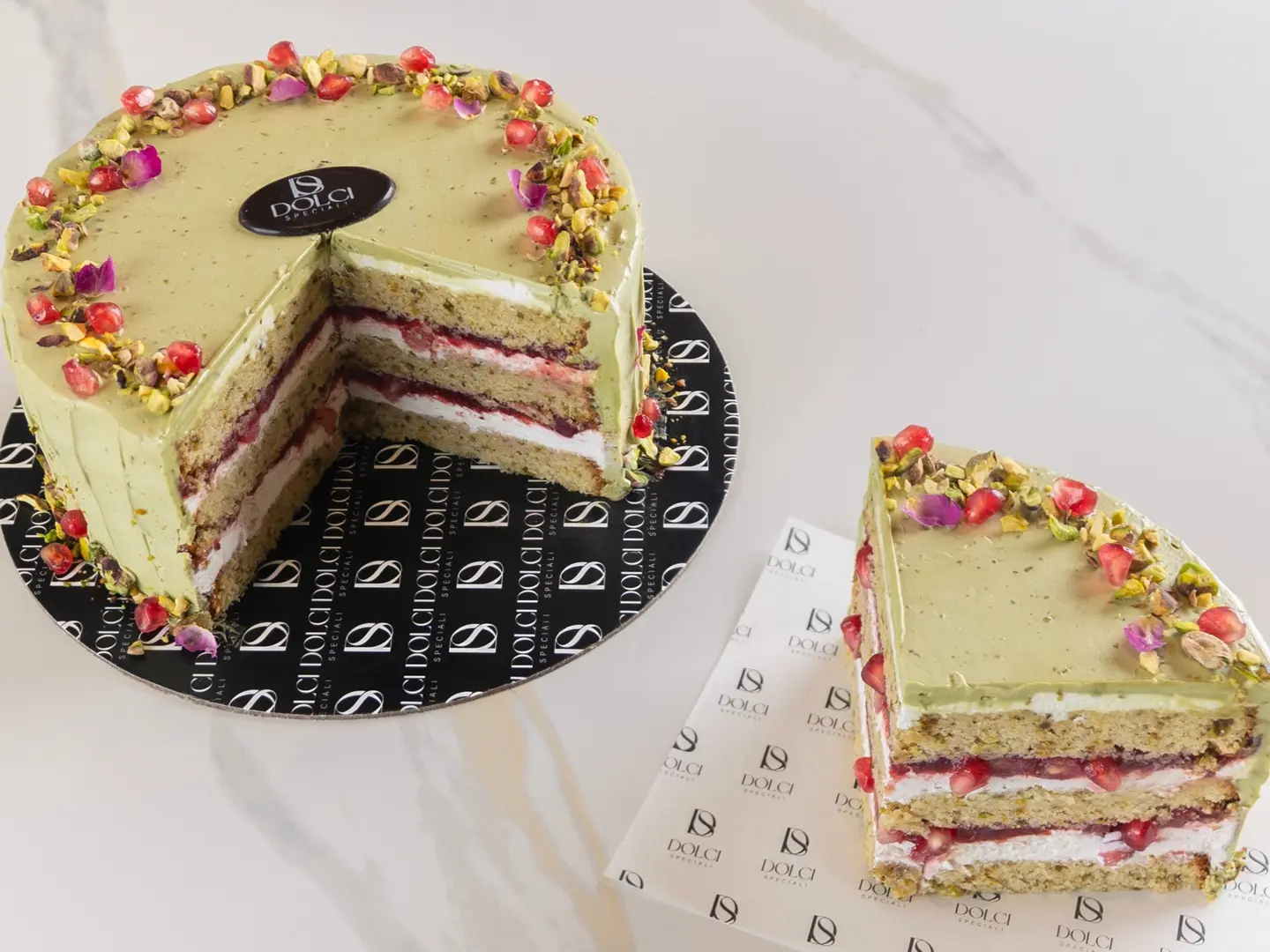 كيكة الفستق والرمان - كيكة الفستق والرمان-كيكة الفستق والرمان