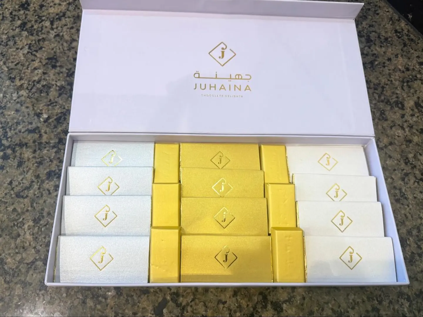 علبه شكولاته اكس