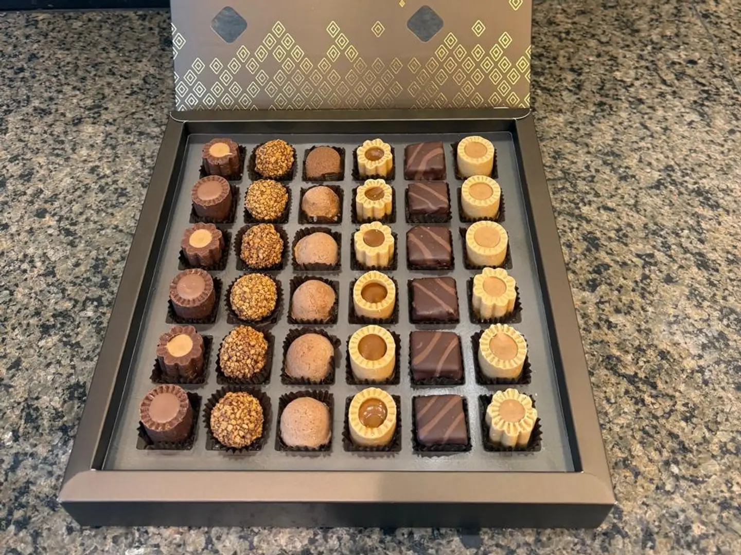 علبه حلا قهوه مشكل