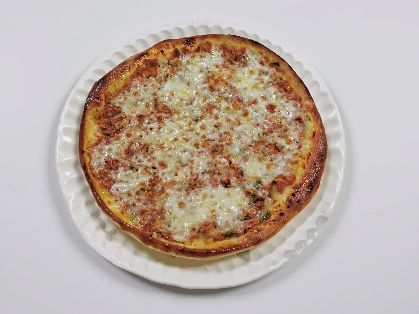 فطيرة صفيحة لحم بجبنة