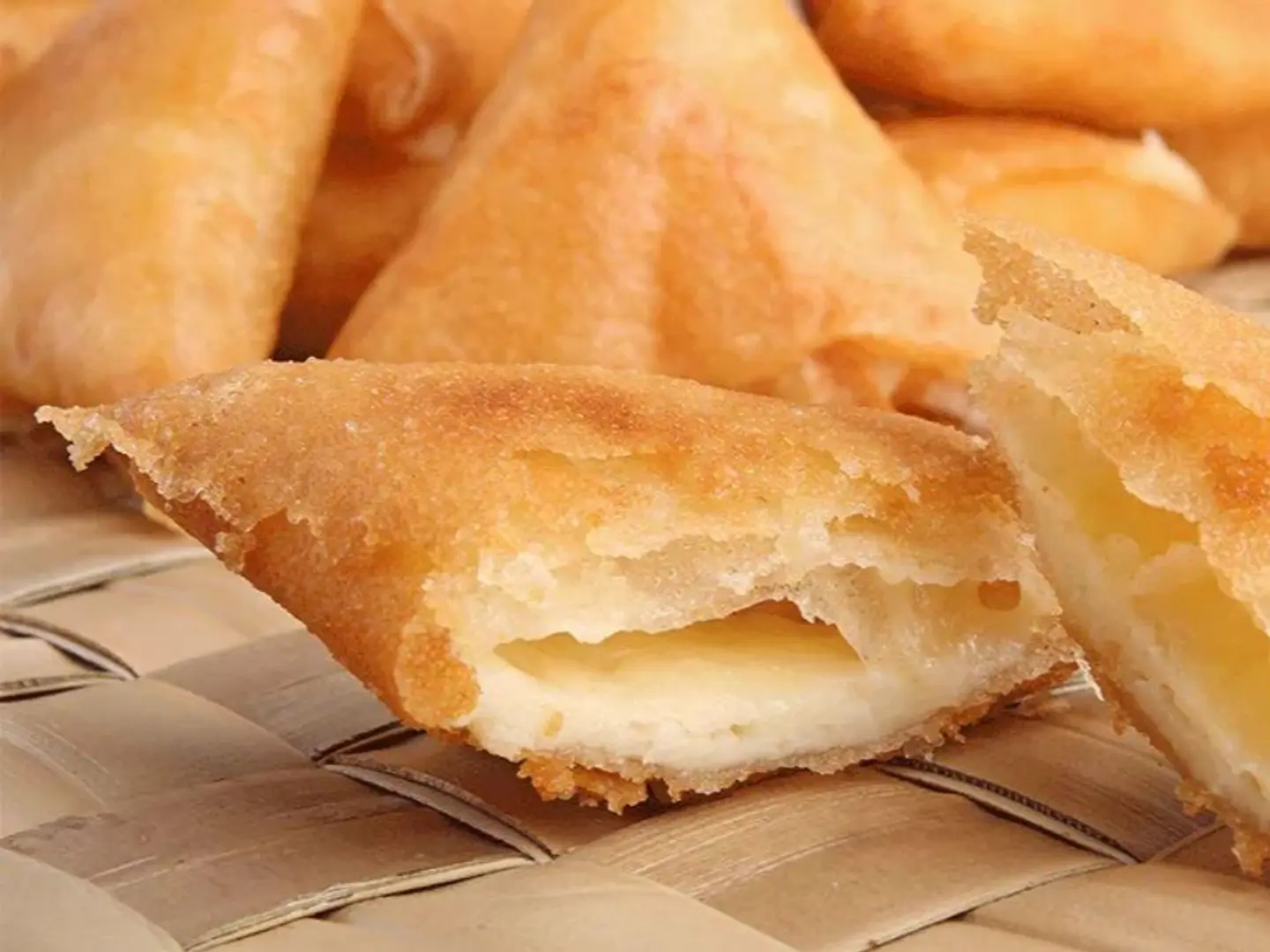 Cheddar Cheese Samboosa Piece