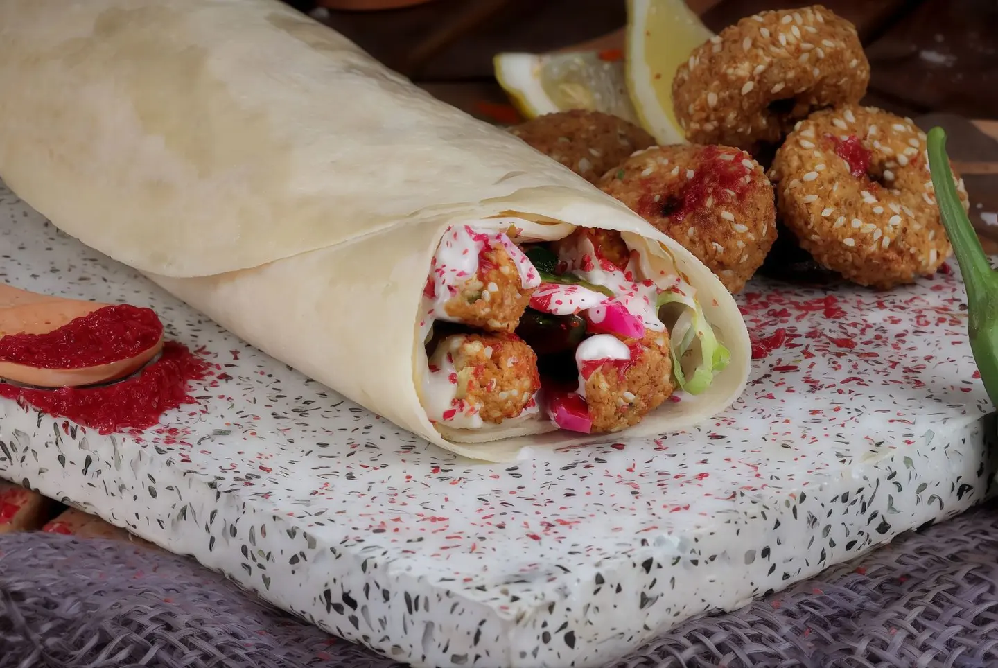 ساندويش فلافل بالجبن