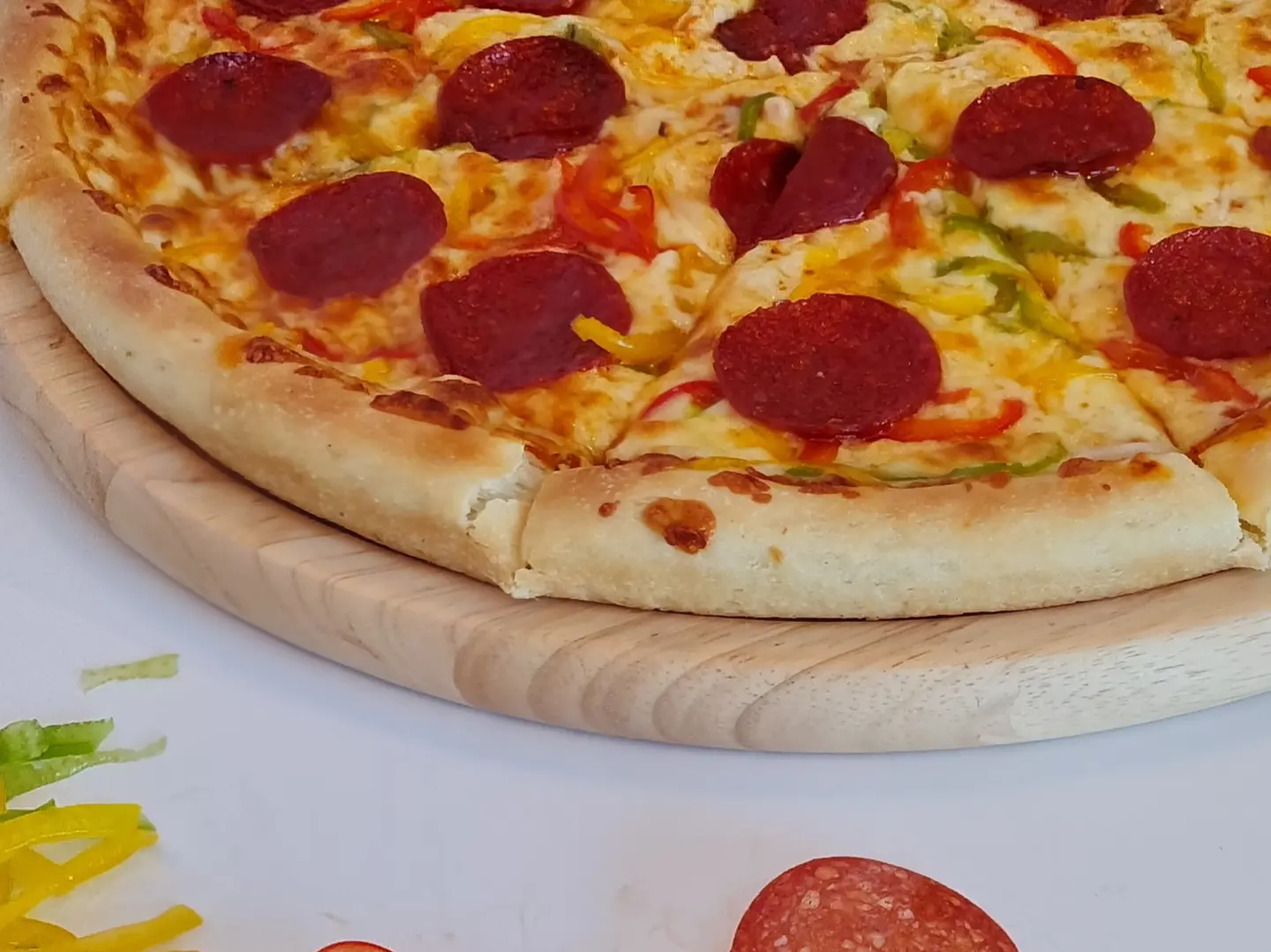 Pepperoni Deluxe Pizza ( Medium )