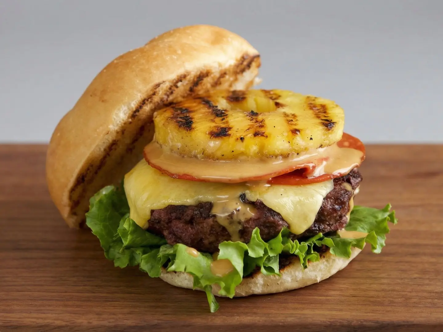 برجرهاواي أناناس لحم جبن