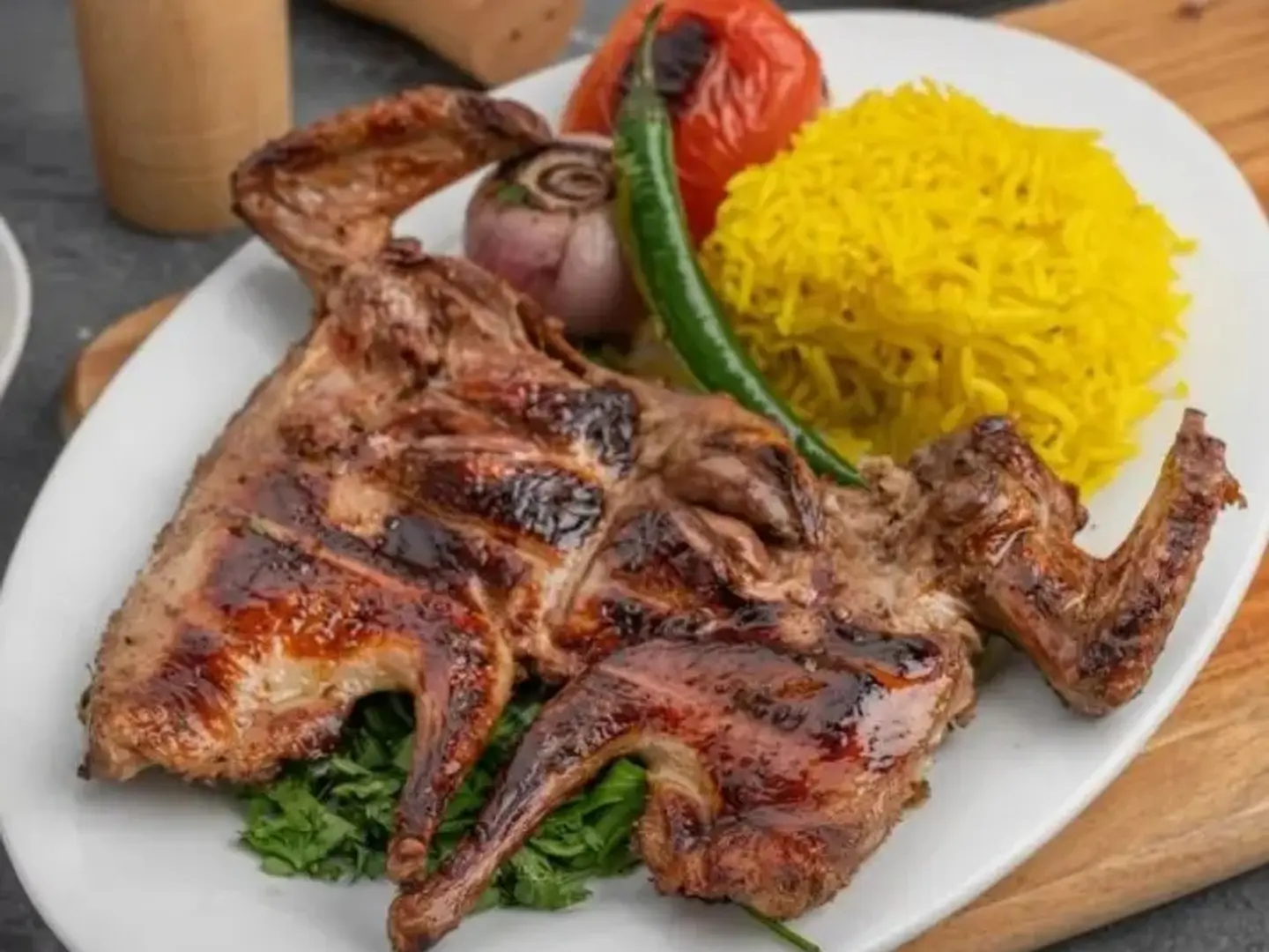 جوز حمام مشوي مع رز الزعفران