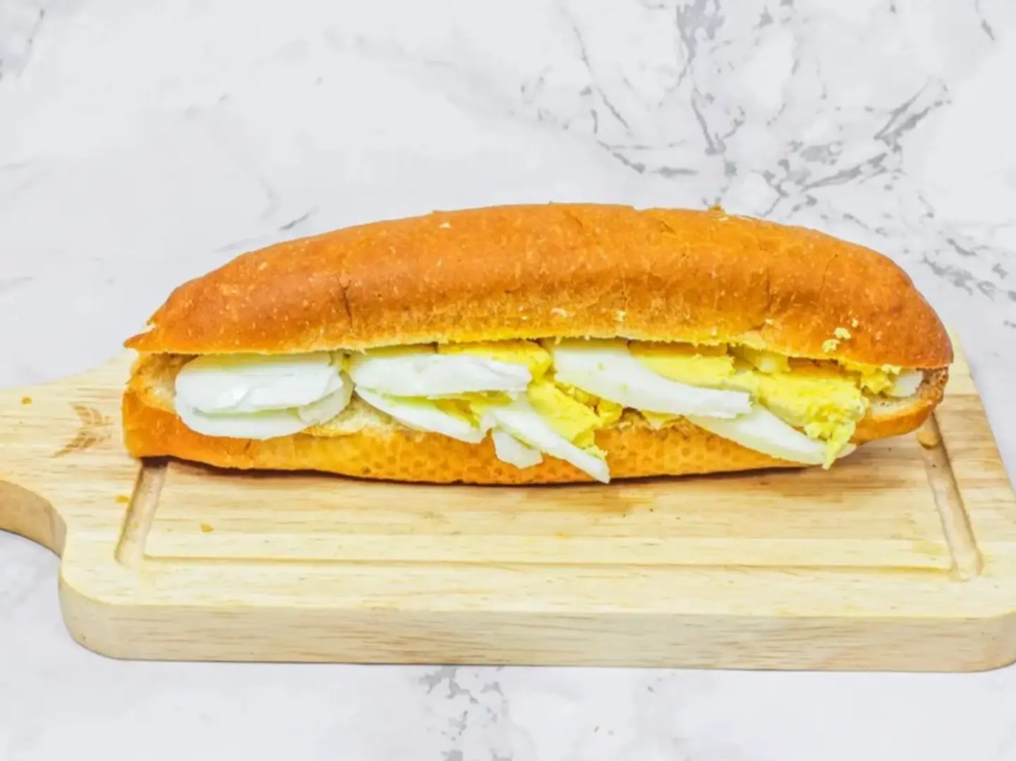 ساندوتش بيض مسلوق