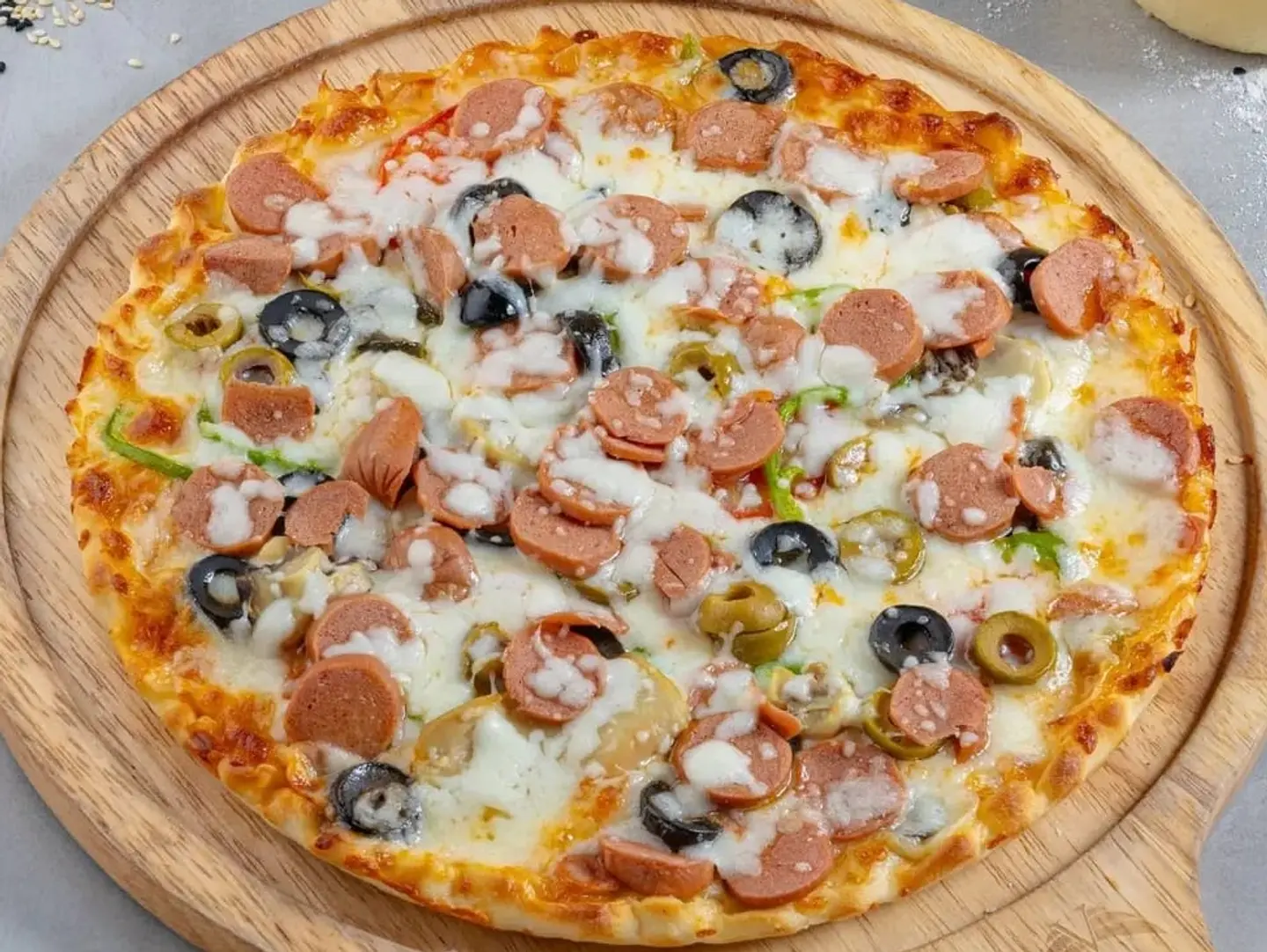 بيتزا نقانق صغير