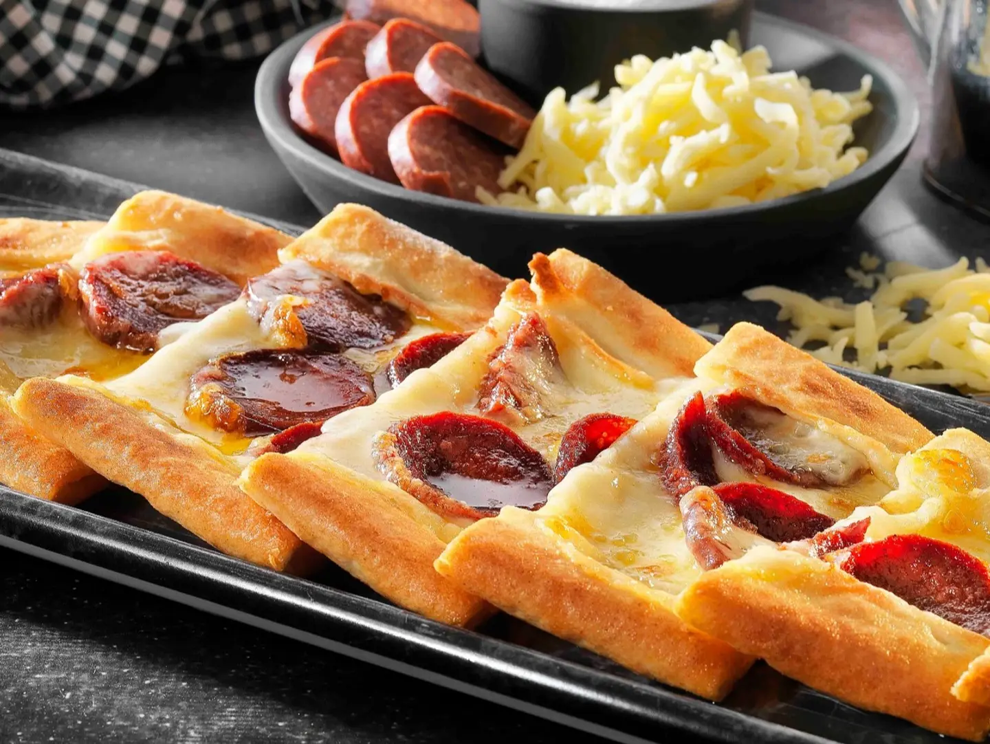 جبن مع الببروني