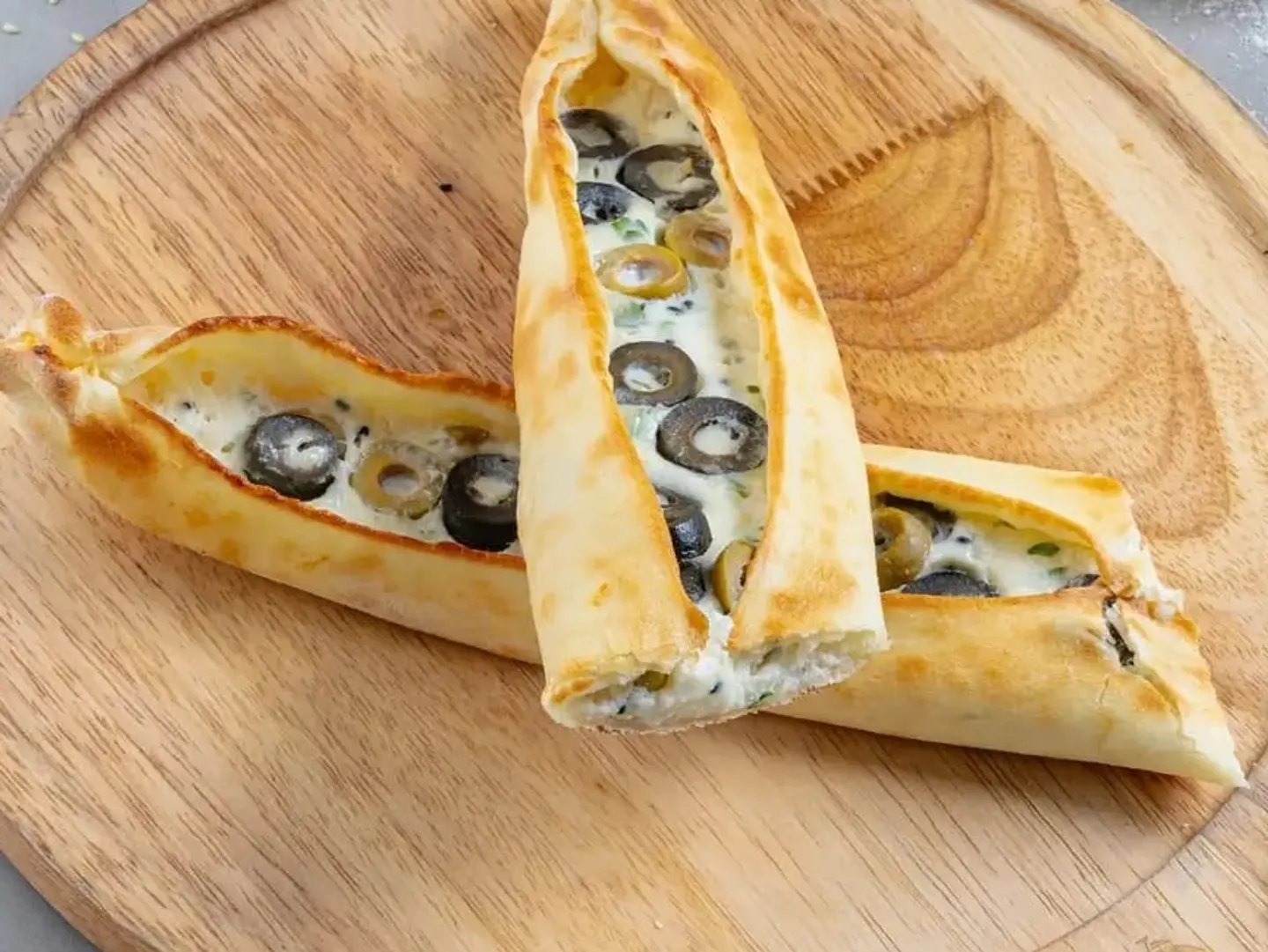 فطيرة لبنة بالزيتون