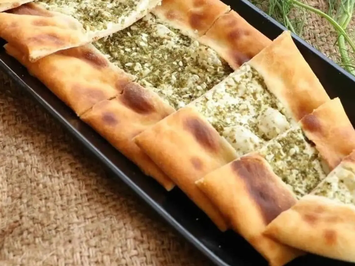 فطيرة جبن بالزعتر