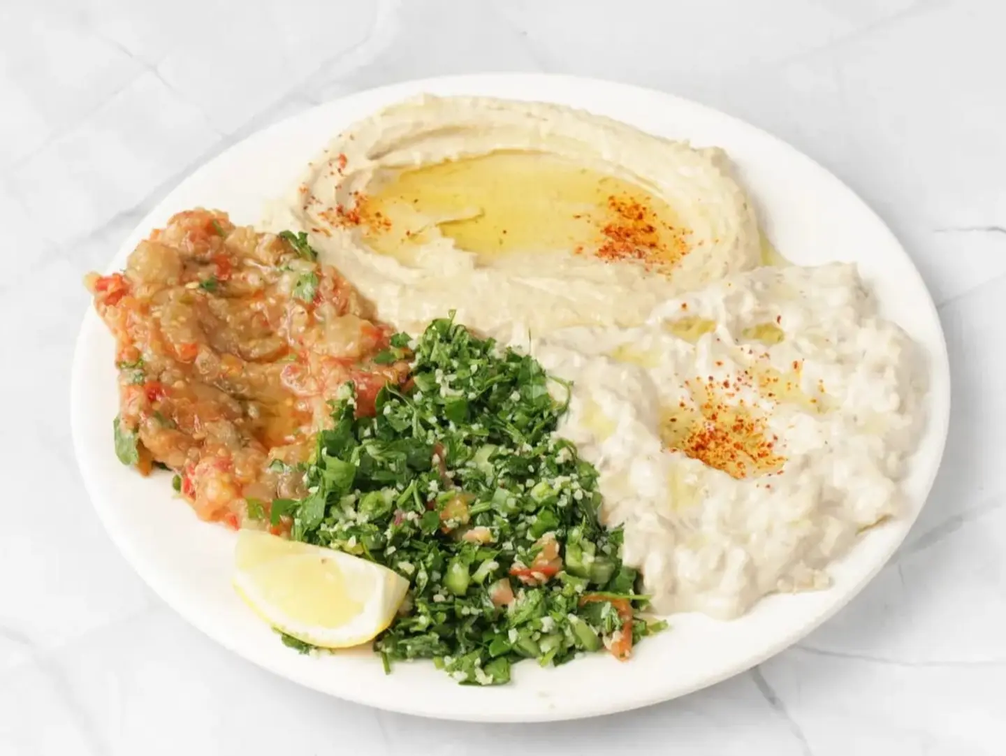 صحن مقبلات وسط