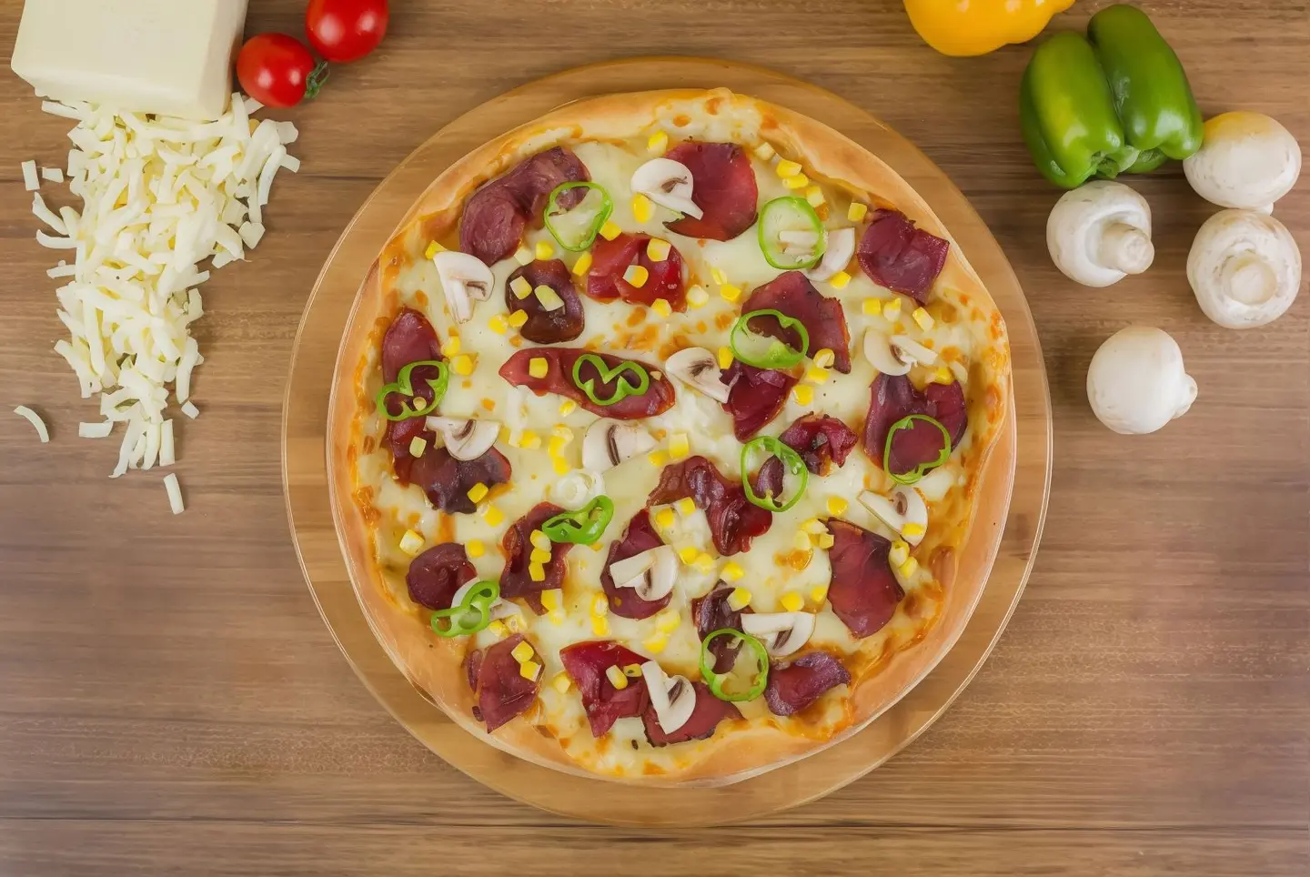 بسطرمه مع جبنه وخضار