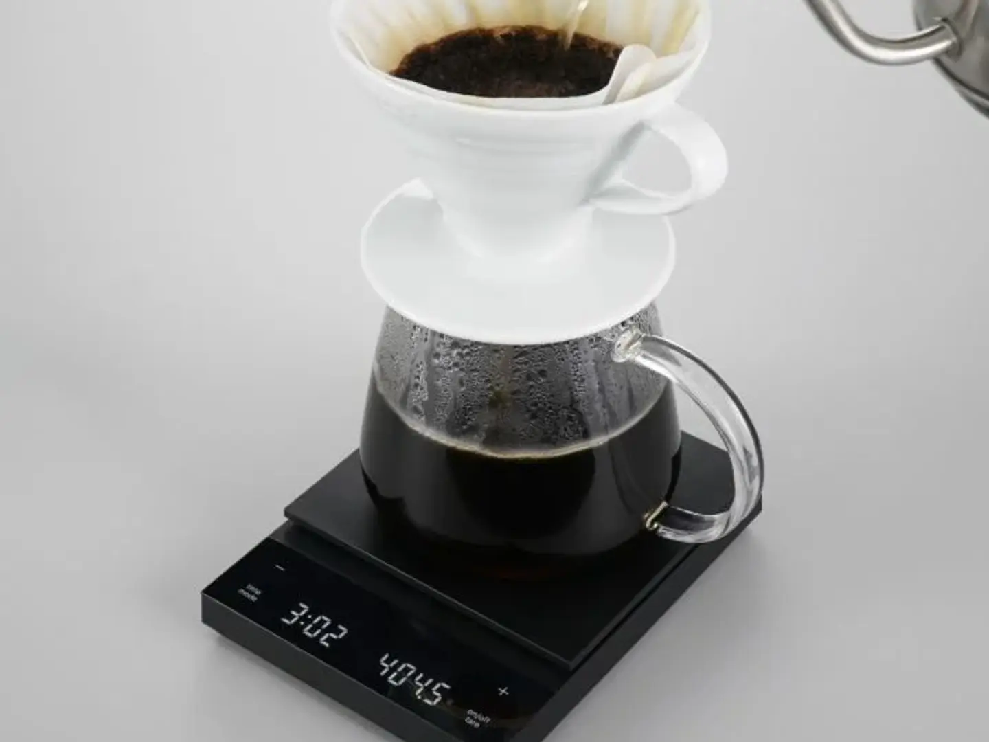 ميزان قهوة بولاريس من هاريو اسود