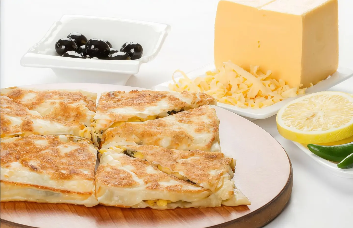 فطيرة جبن شيدر بالزيتون