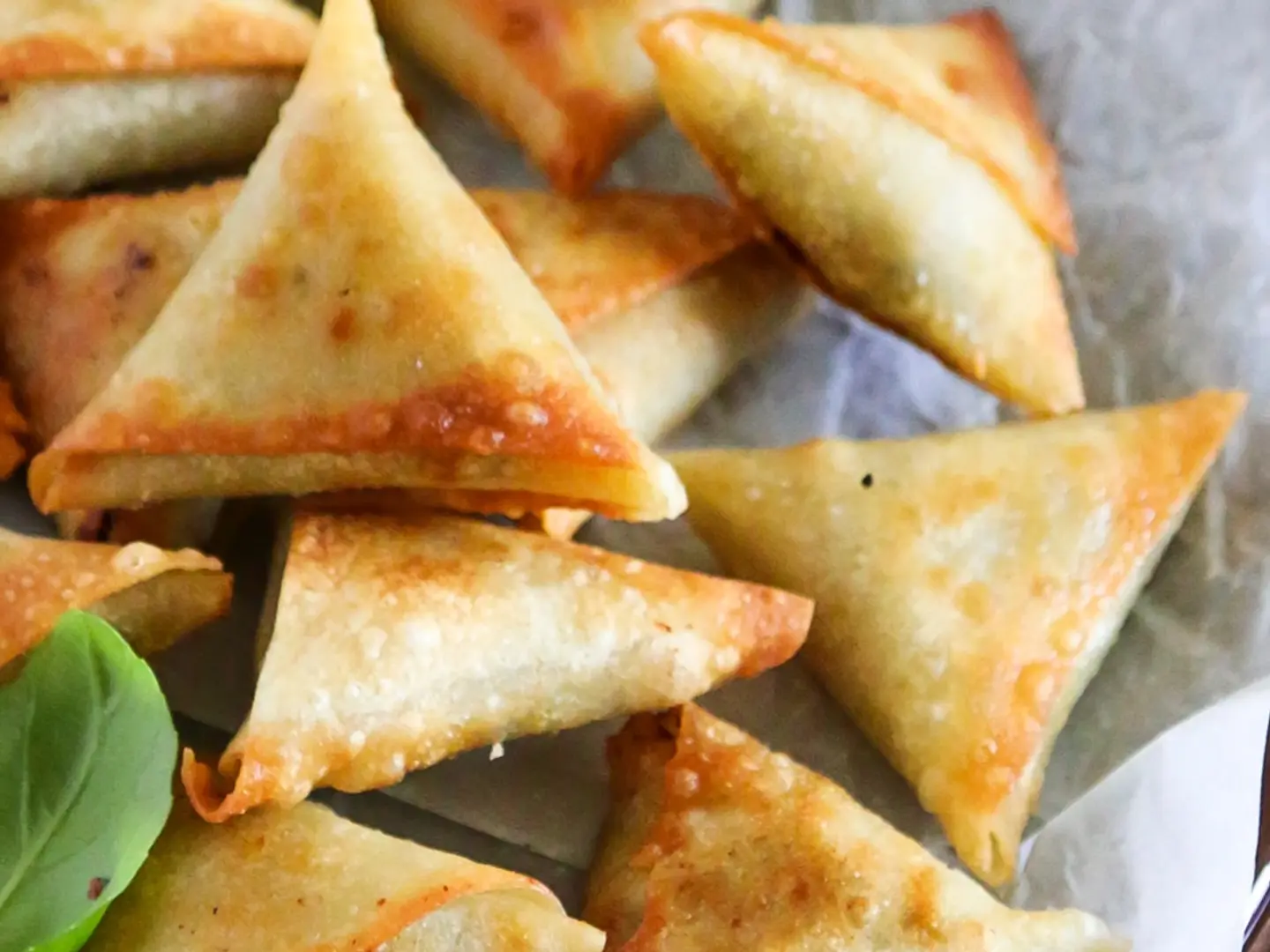 سمبوسه جبن مالح