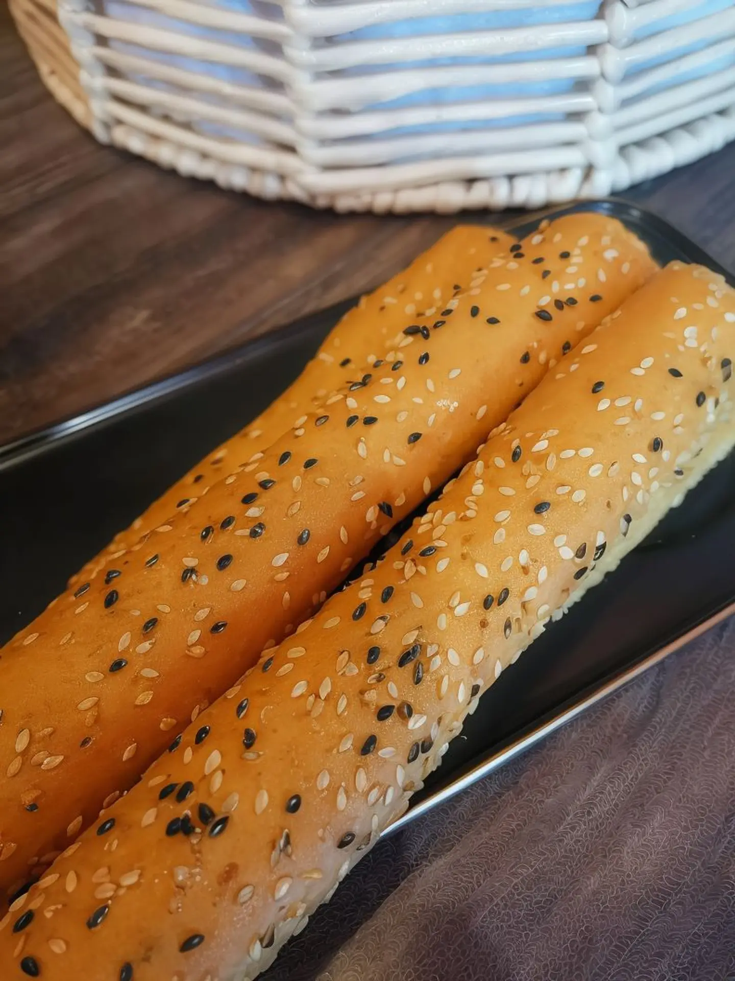 كعك مقرمش طويل بالسمسم وحبة البركة