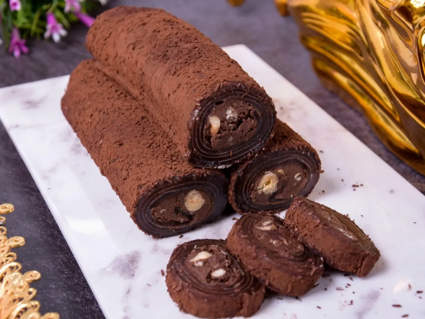 حلقوم شوكولاتة محشي بندق