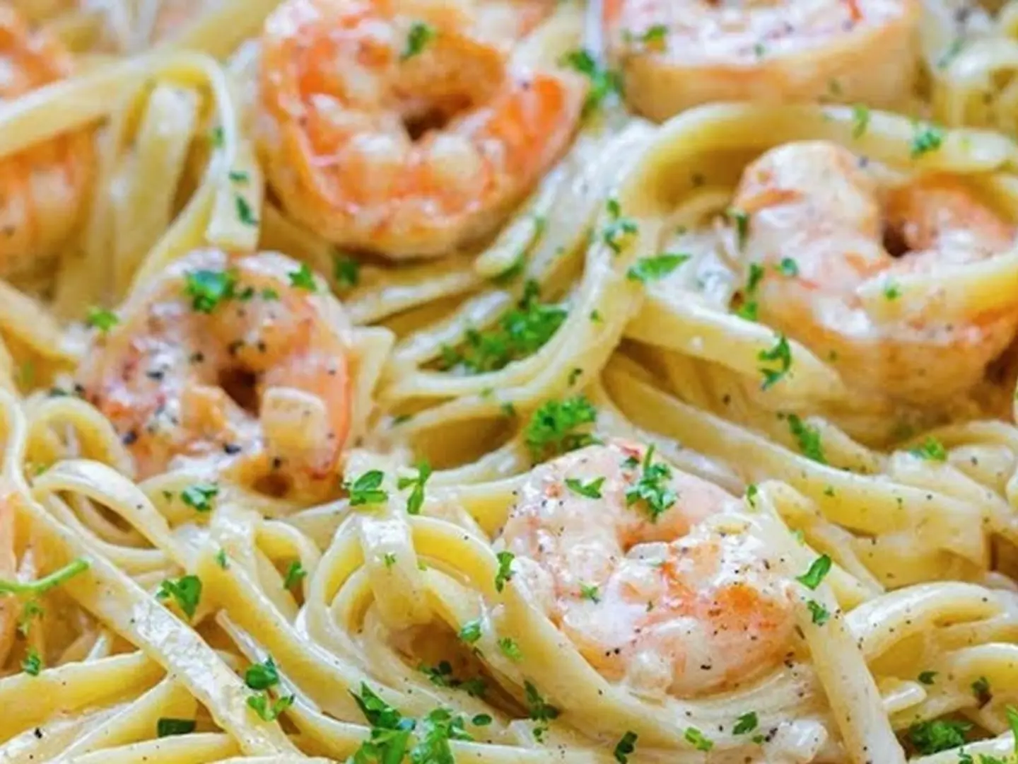 مكرونة اسباغيتي مع الروبيان والكريمة