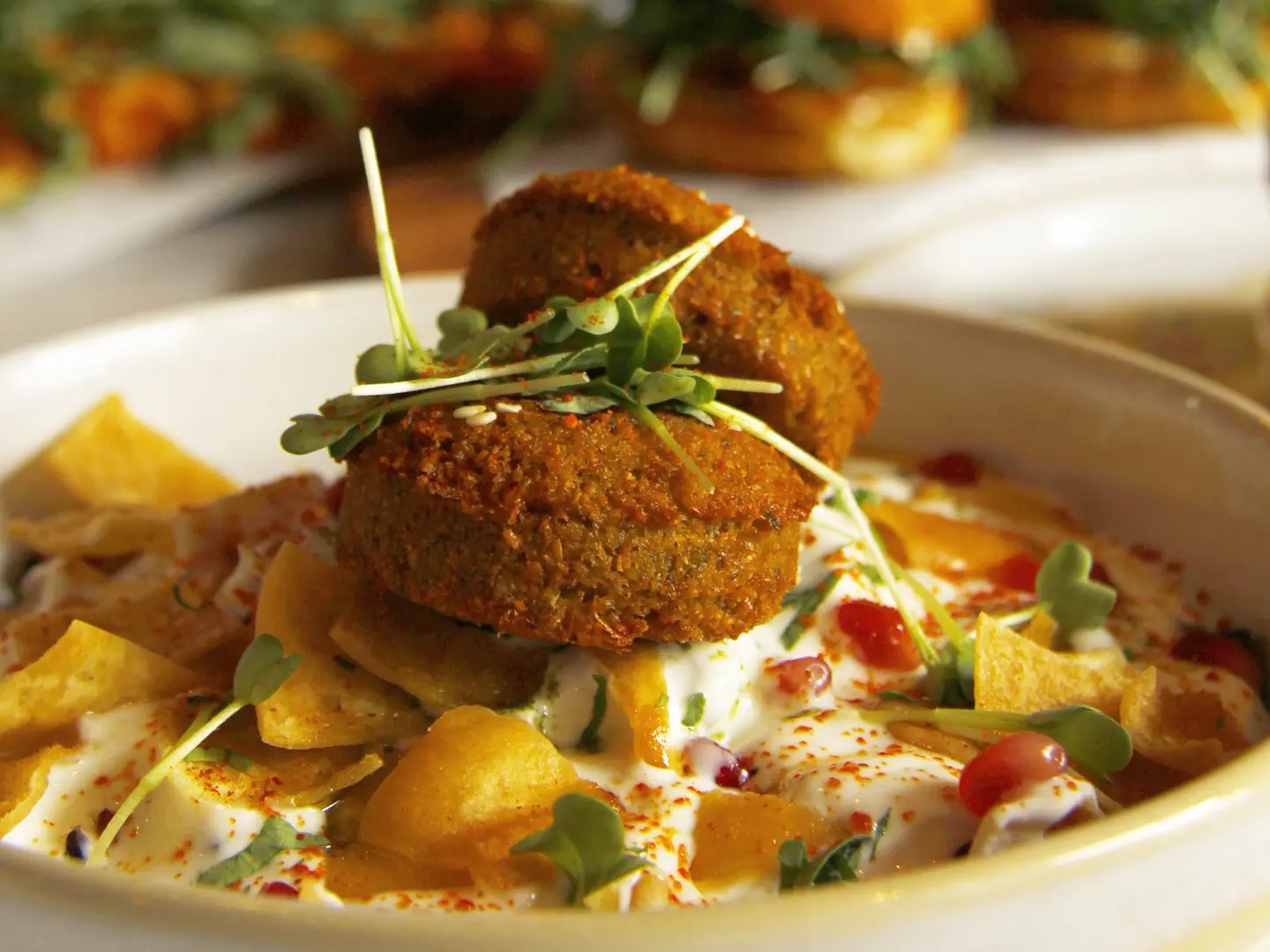 سلطة الفتة بالفلافل