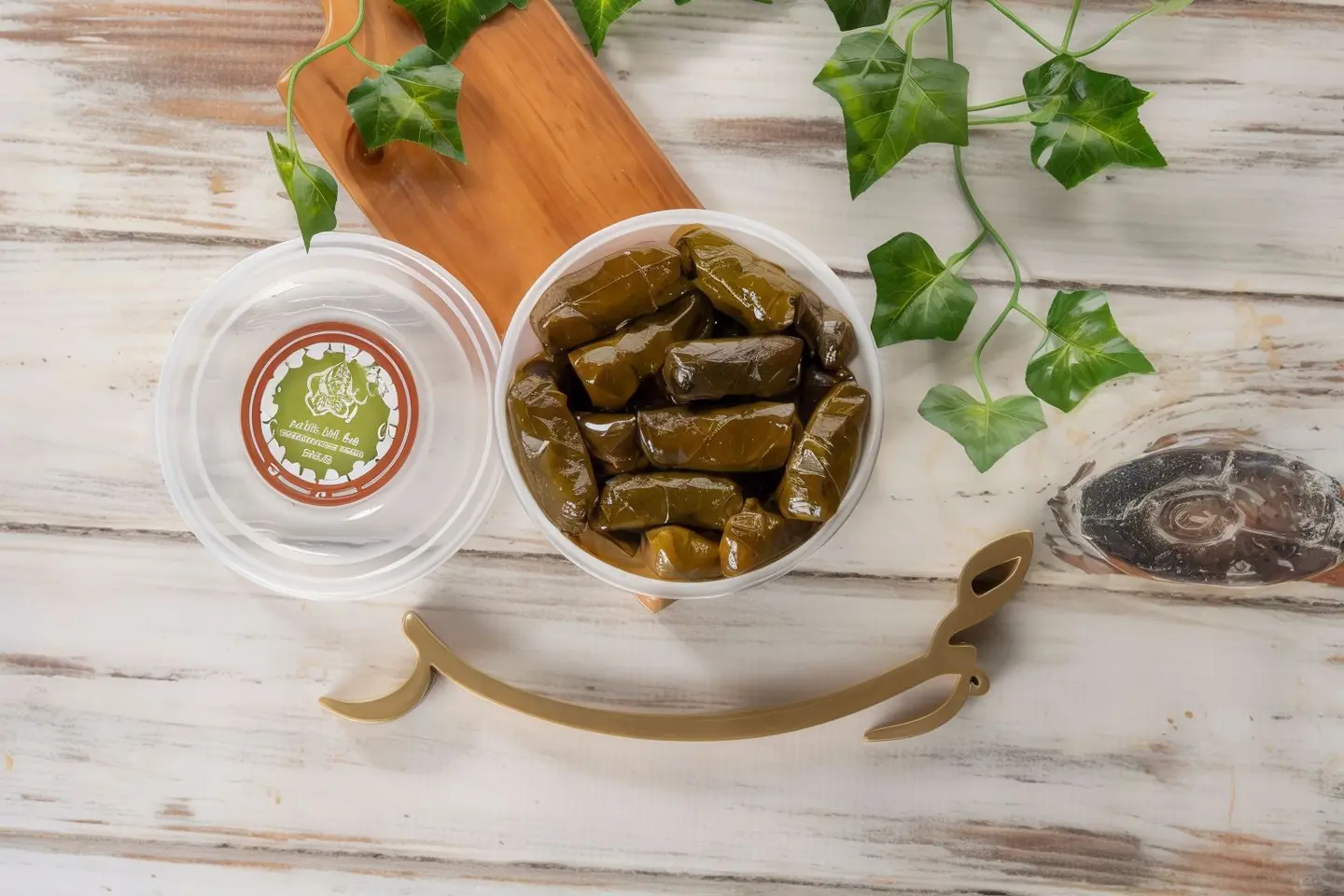 ورق عنب بالحمر
