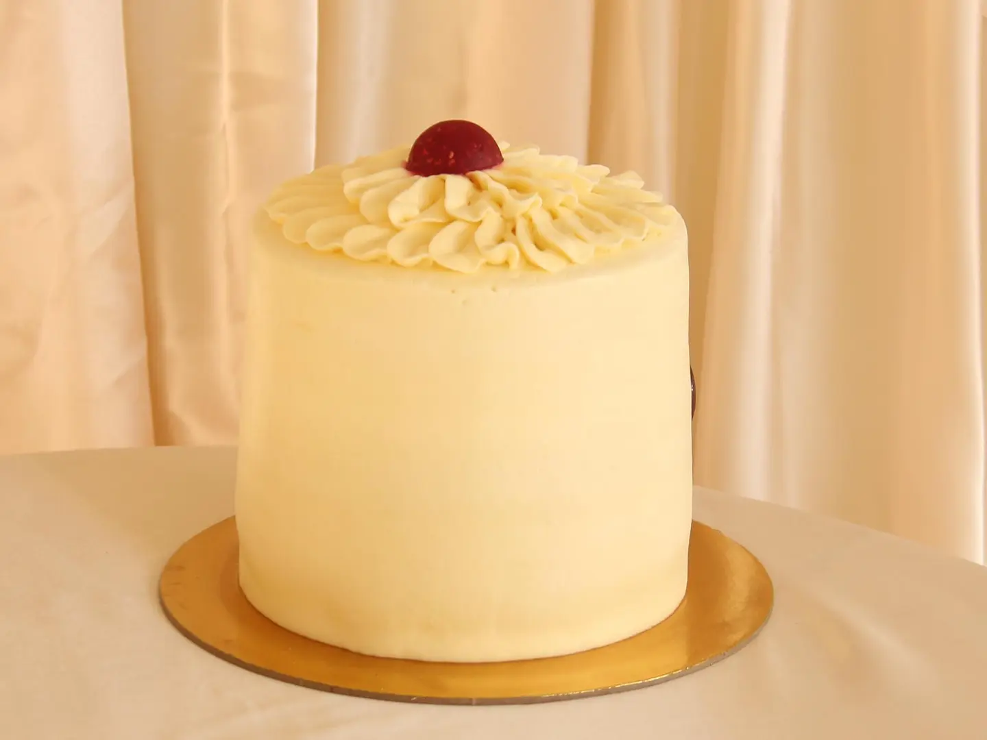 كيكة الليمون بالتوت - وسط