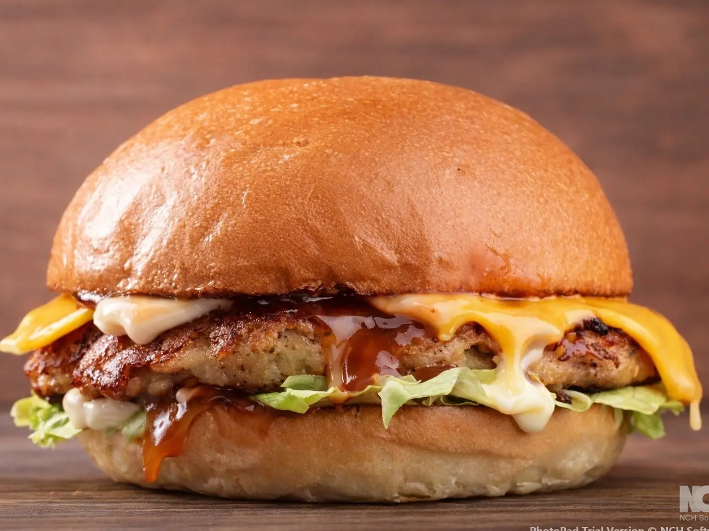 برجر دجاج مع بطاطس مقلية