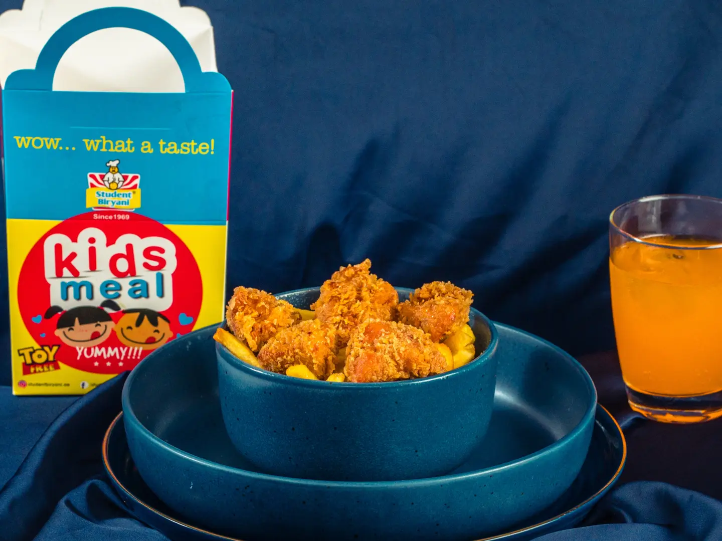 وجبة الأطفال ثلاثة