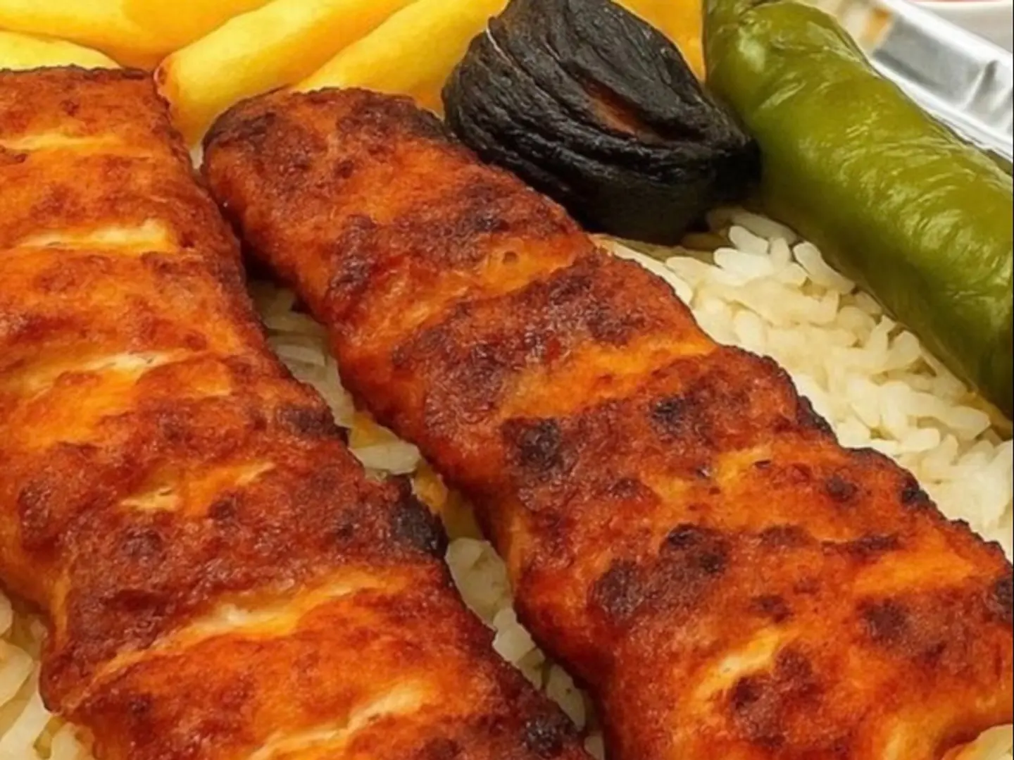 طبق ٢ سيخ كباب دجاج مع الرز