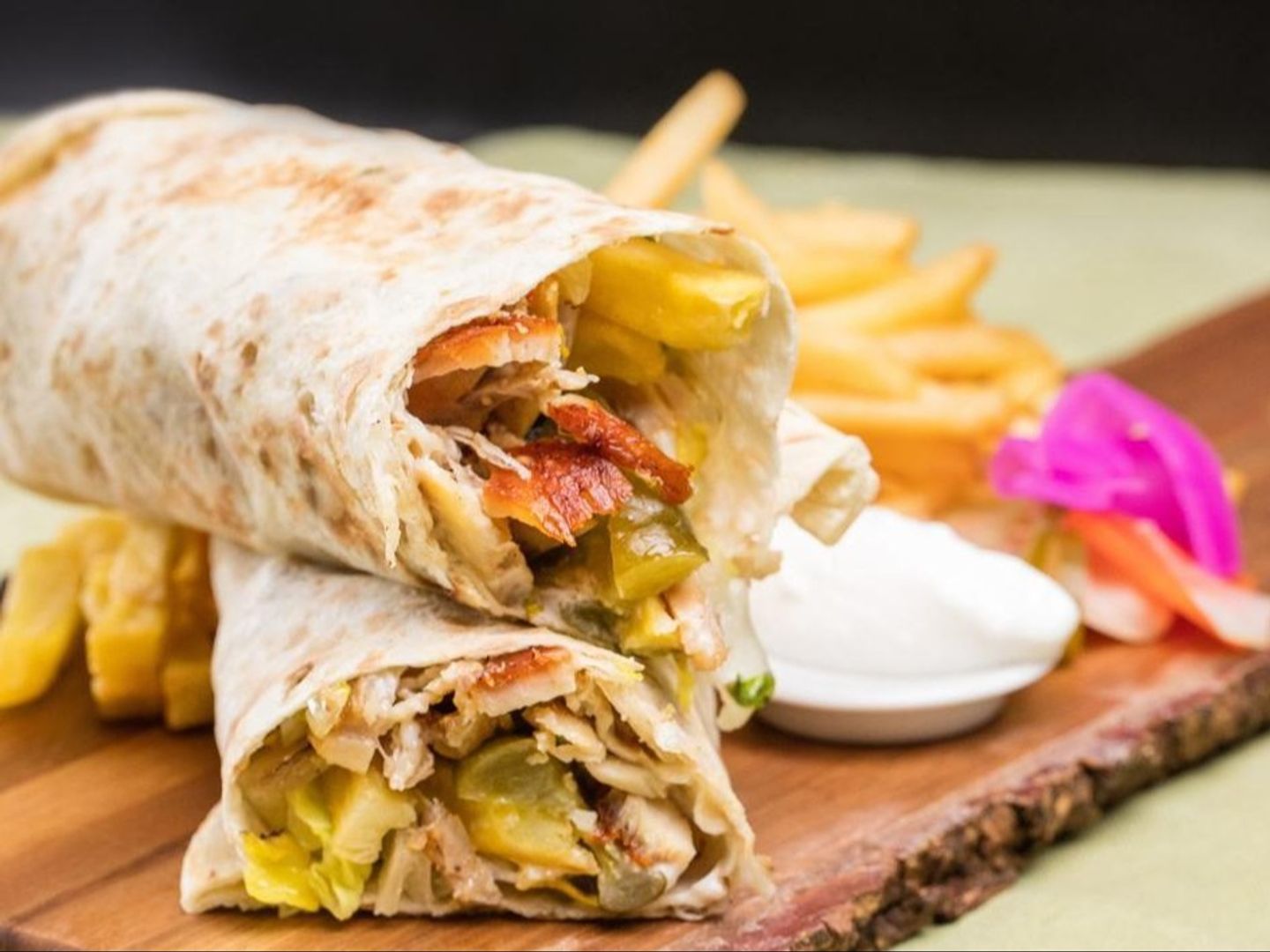 ساندوتش شاورما صغير خبز صاج