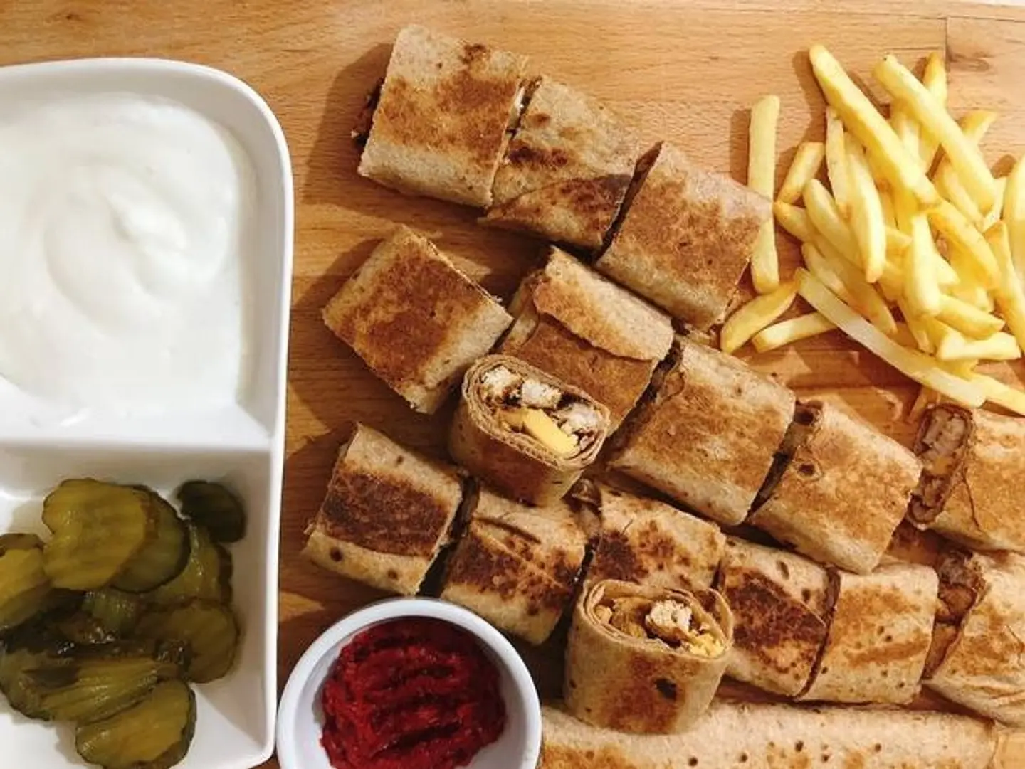 وجبة شاورما عربية كبيرة