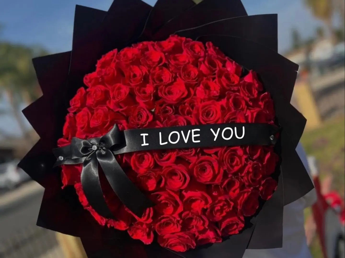باقة ورد روز أحمر ٥٠ حبة مع عبارة أحبك