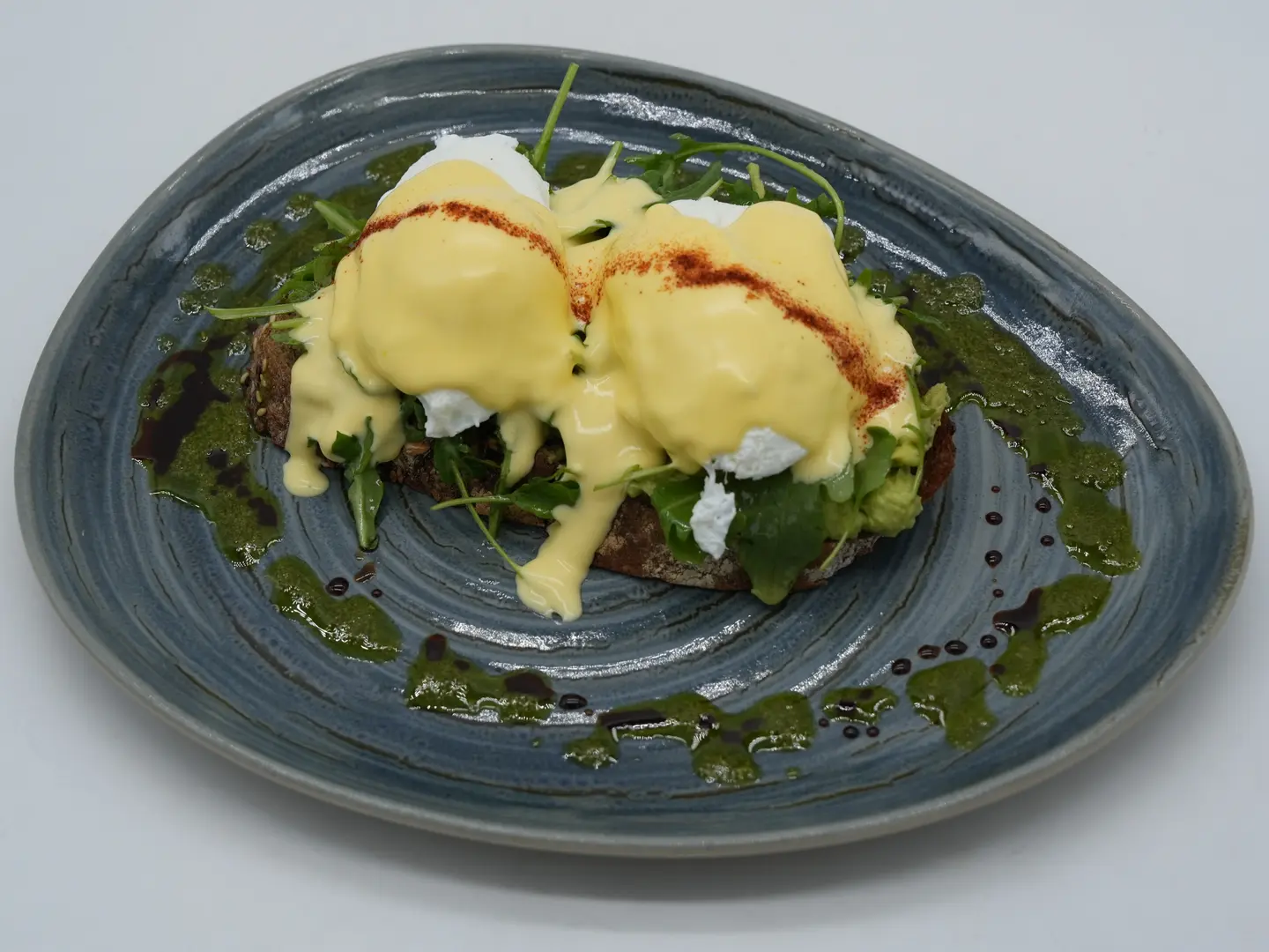 أفوكادو بيض البينيدكت